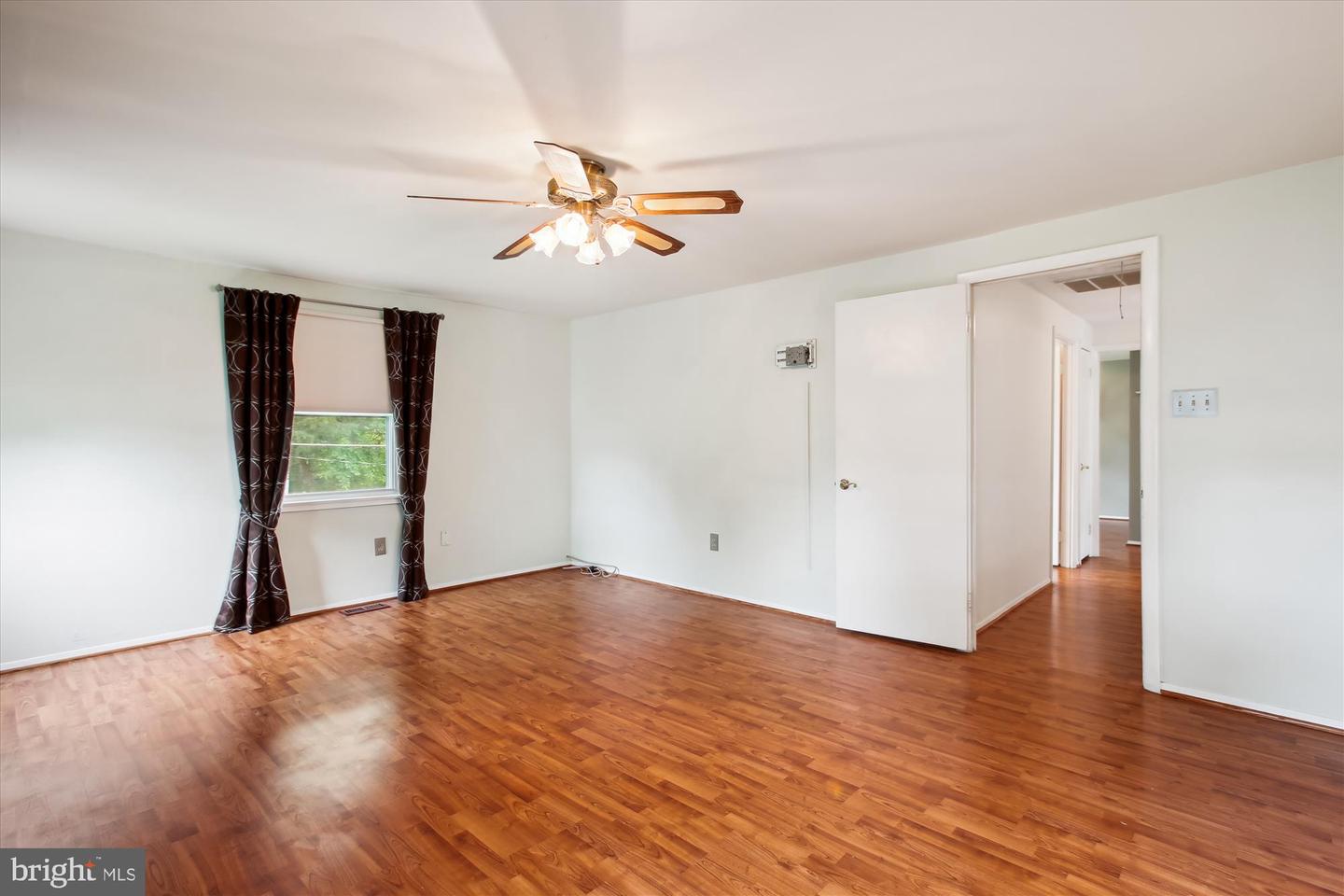 4129 MEADOW HILL LN, FAIRFAX, Virginia 22033, 4 Bedrooms Bedrooms, ,2 BathroomsBathrooms,Residential,For sale,4129 MEADOW HILL LN,VAFX2236748 MLS # VAFX2236748