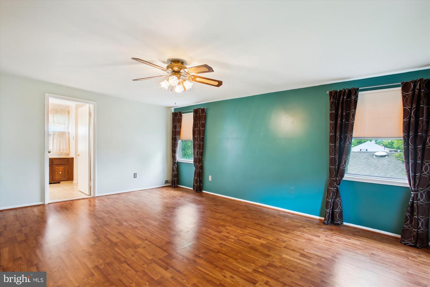 4129 MEADOW HILL LN, FAIRFAX, Virginia 22033, 4 Bedrooms Bedrooms, ,2 BathroomsBathrooms,Residential,For sale,4129 MEADOW HILL LN,VAFX2236748 MLS # VAFX2236748