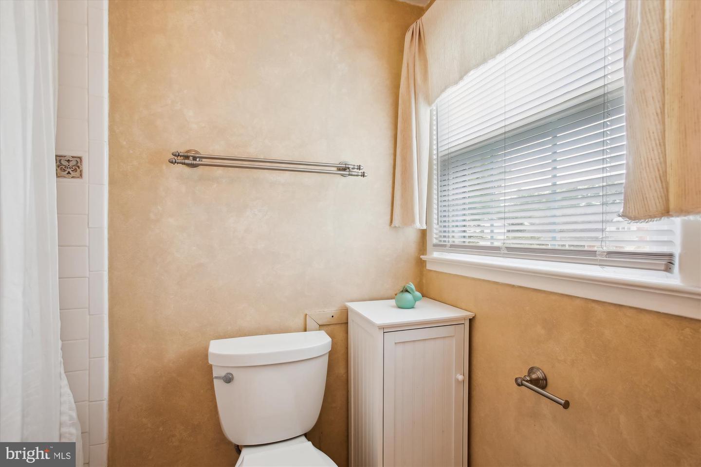 4129 MEADOW HILL LN, FAIRFAX, Virginia 22033, 4 Bedrooms Bedrooms, ,2 BathroomsBathrooms,Residential,For sale,4129 MEADOW HILL LN,VAFX2236748 MLS # VAFX2236748