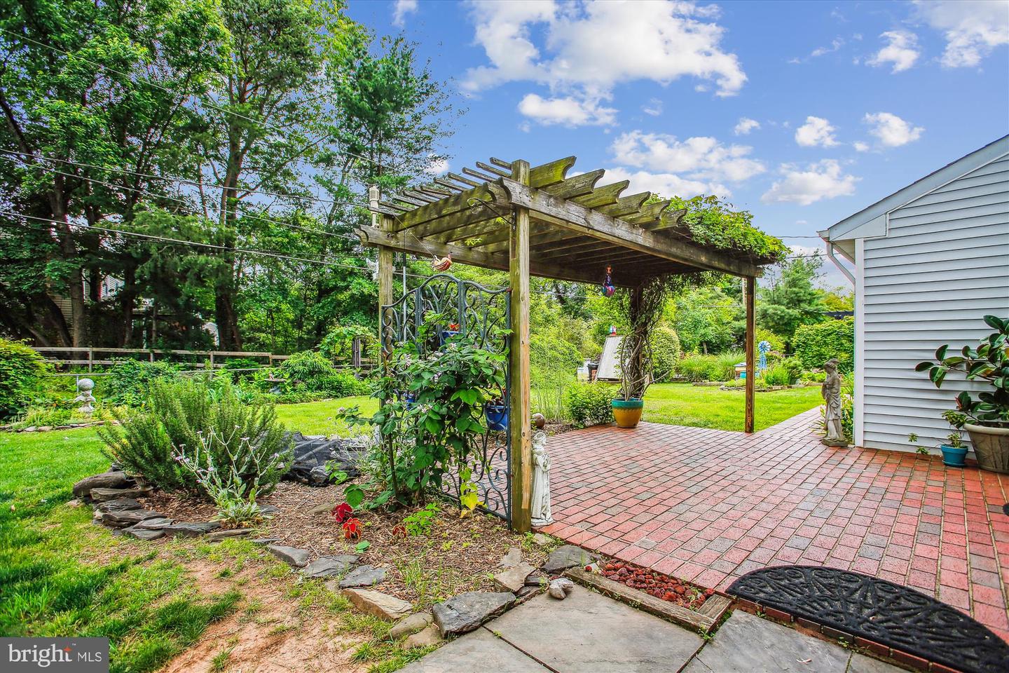 4129 MEADOW HILL LN, FAIRFAX, Virginia 22033, 4 Bedrooms Bedrooms, ,2 BathroomsBathrooms,Residential,For sale,4129 MEADOW HILL LN,VAFX2236748 MLS # VAFX2236748