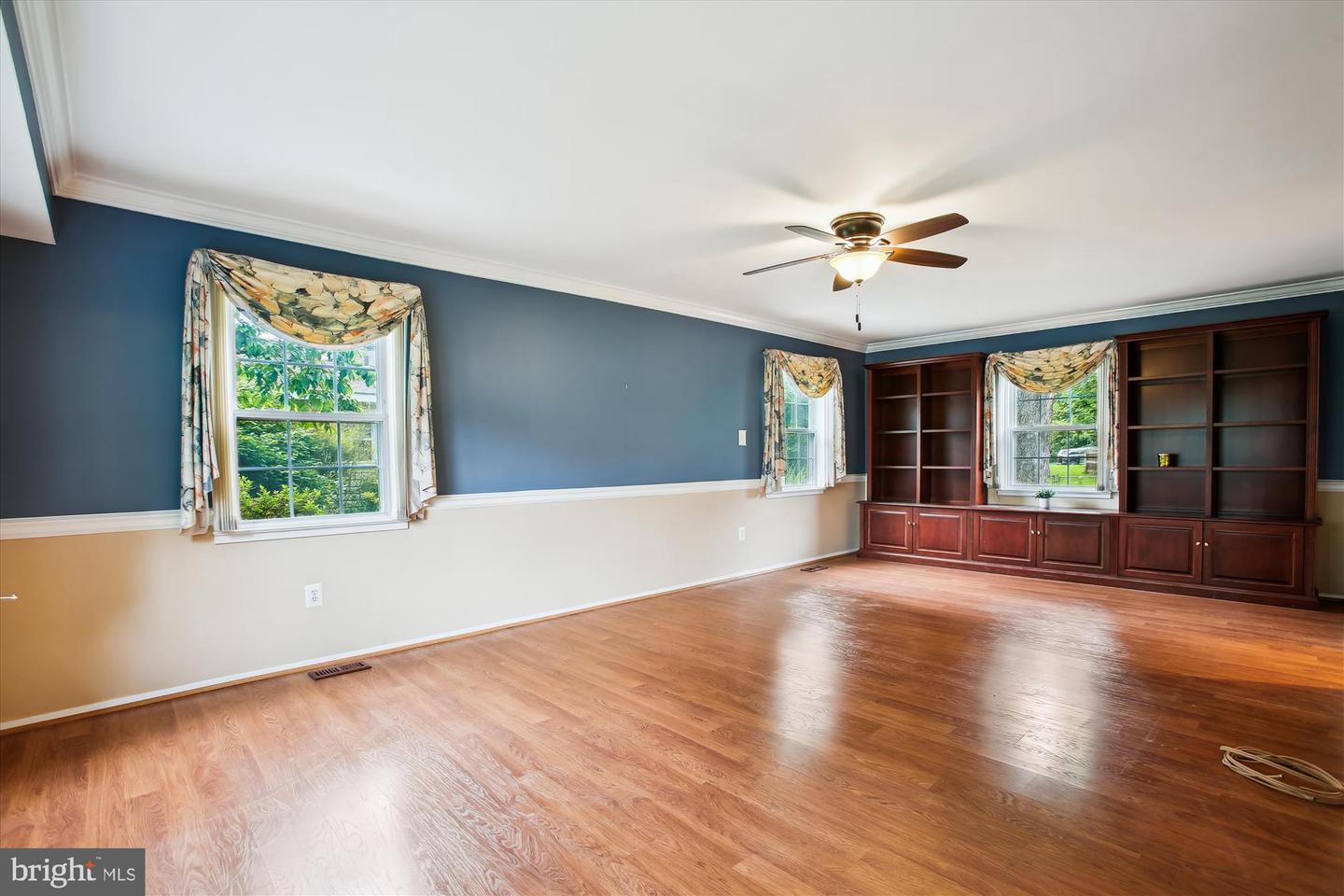4129 MEADOW HILL LN, FAIRFAX, Virginia 22033, 4 Bedrooms Bedrooms, ,2 BathroomsBathrooms,Residential,For sale,4129 MEADOW HILL LN,VAFX2236748 MLS # VAFX2236748