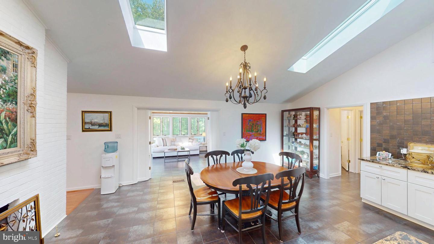 317 SPRINGVALE RD, GREAT FALLS, Virginia 22066, 5 Bedrooms Bedrooms, ,3 BathroomsBathrooms,Residential,For sale,317 SPRINGVALE RD,VAFX2236922 MLS # VAFX2236922