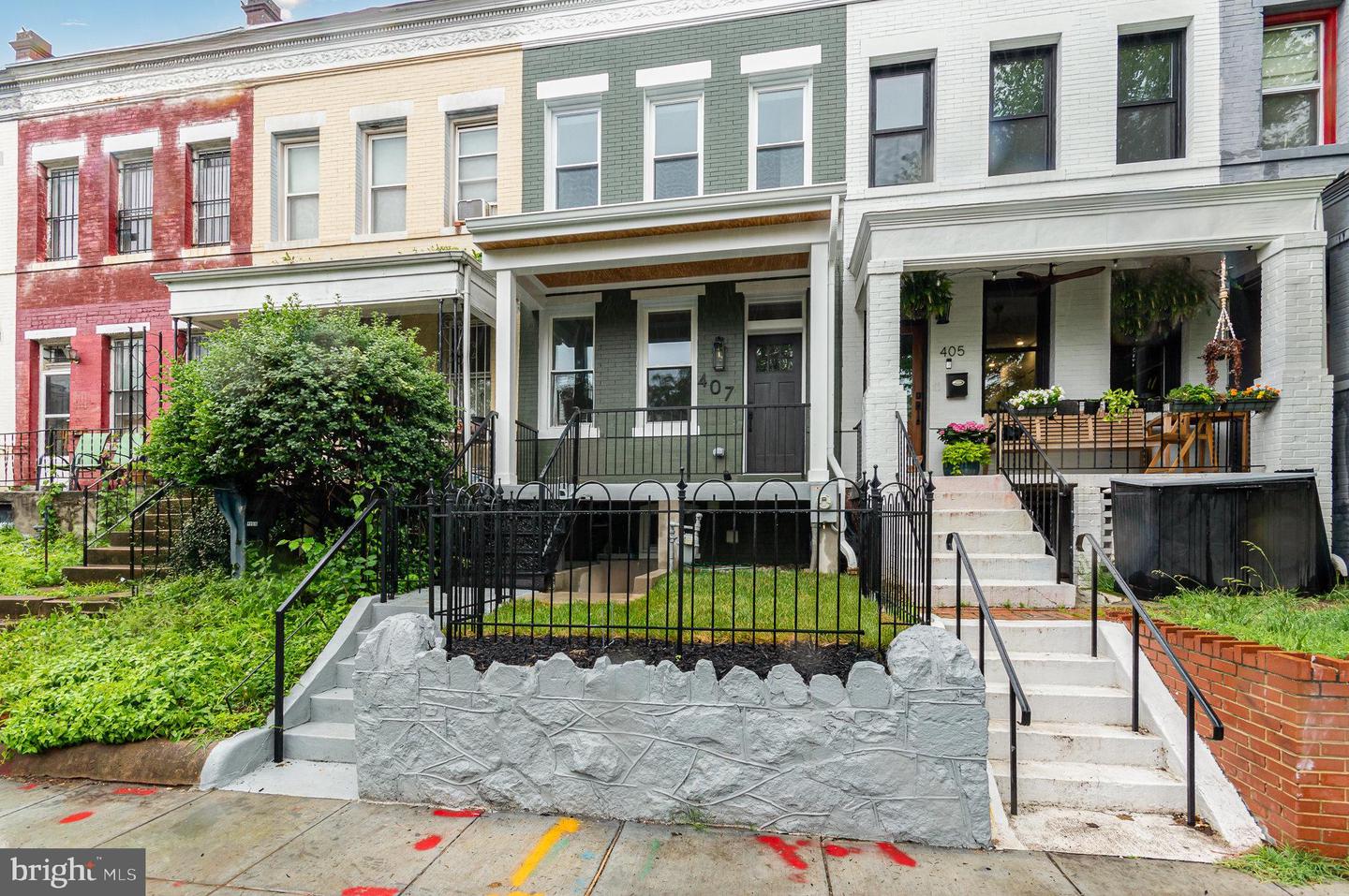 407 16TH ST SE, WASHINGTON, District Of Columbia 20003, 4 Bedrooms Bedrooms, ,3 BathroomsBathrooms,Residential,For sale,407 16TH ST SE,DCDC2198036 MLS # DCDC2198036