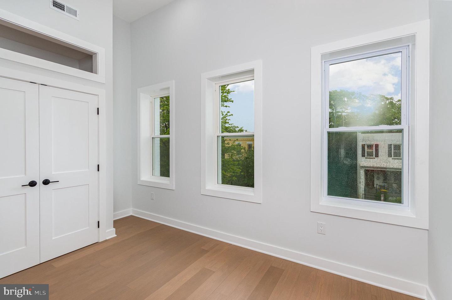 407 16TH ST SE, WASHINGTON, District Of Columbia 20003, 4 Bedrooms Bedrooms, ,3 BathroomsBathrooms,Residential,For sale,407 16TH ST SE,DCDC2198036 MLS # DCDC2198036