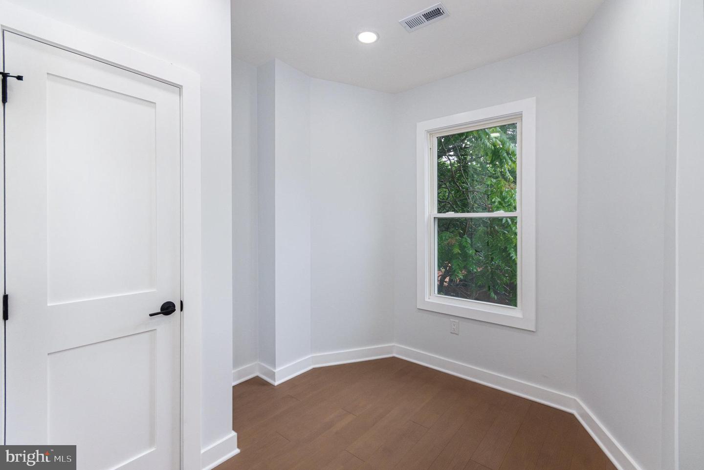 407 16TH ST SE, WASHINGTON, District Of Columbia 20003, 4 Bedrooms Bedrooms, ,3 BathroomsBathrooms,Residential,For sale,407 16TH ST SE,DCDC2198036 MLS # DCDC2198036