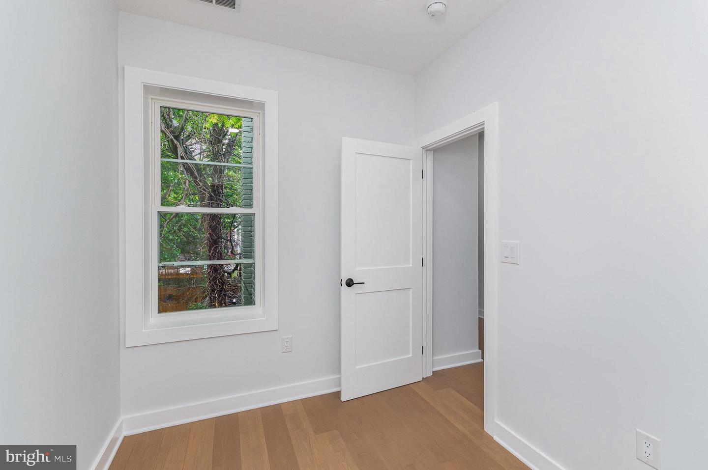407 16TH ST SE, WASHINGTON, District Of Columbia 20003, 4 Bedrooms Bedrooms, ,3 BathroomsBathrooms,Residential,For sale,407 16TH ST SE,DCDC2198036 MLS # DCDC2198036
