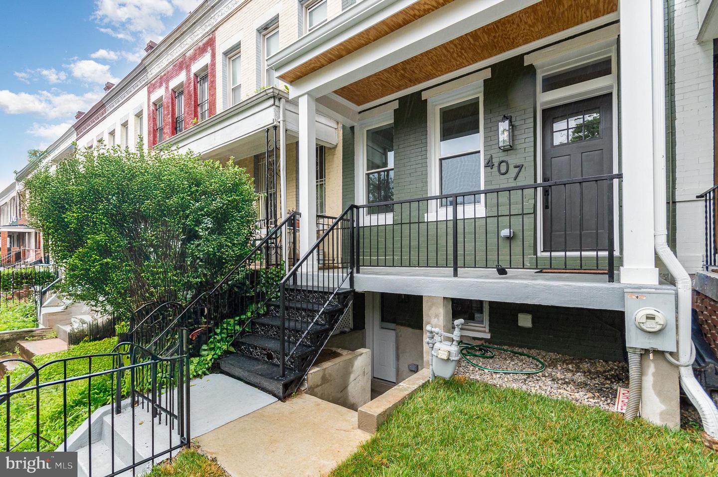 407 16TH ST SE, WASHINGTON, District Of Columbia 20003, 4 Bedrooms Bedrooms, ,3 BathroomsBathrooms,Residential,For sale,407 16TH ST SE,DCDC2198036 MLS # DCDC2198036