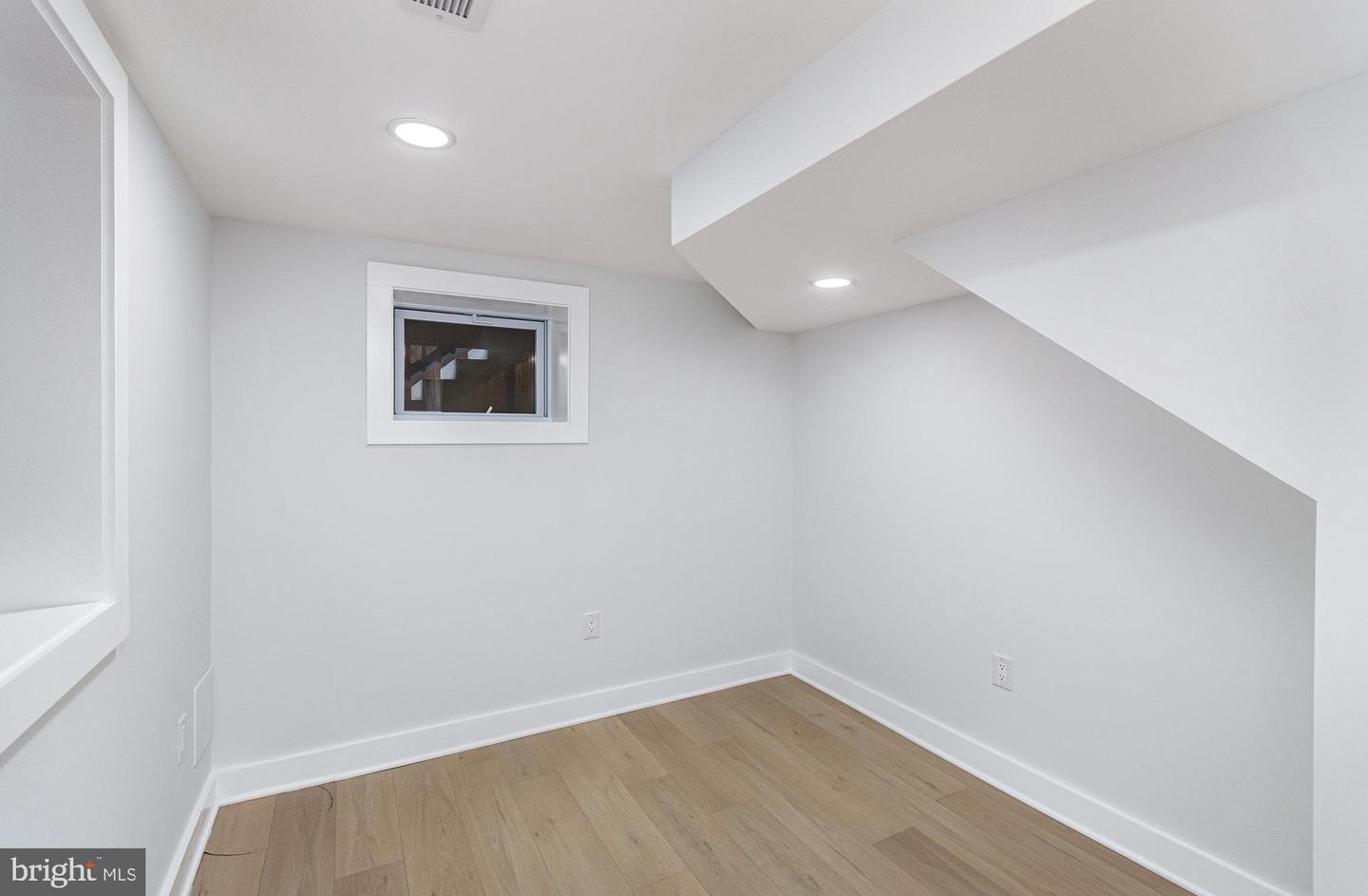 407 16TH ST SE, WASHINGTON, District Of Columbia 20003, 4 Bedrooms Bedrooms, ,3 BathroomsBathrooms,Residential,For sale,407 16TH ST SE,DCDC2198036 MLS # DCDC2198036