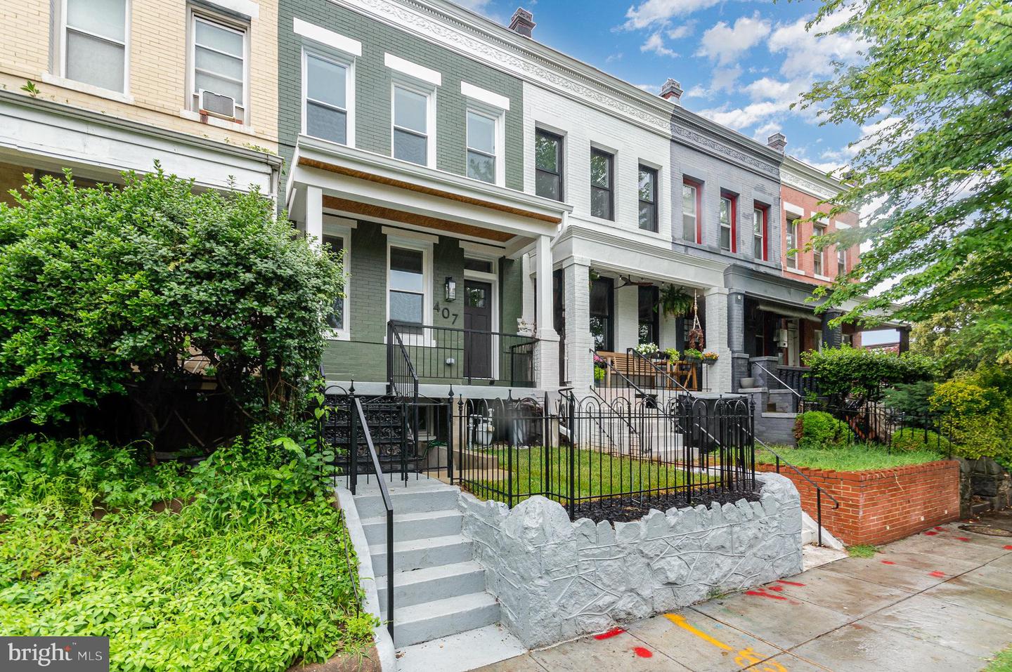 407 16TH ST SE, WASHINGTON, District Of Columbia 20003, 4 Bedrooms Bedrooms, ,3 BathroomsBathrooms,Residential,For sale,407 16TH ST SE,DCDC2198036 MLS # DCDC2198036