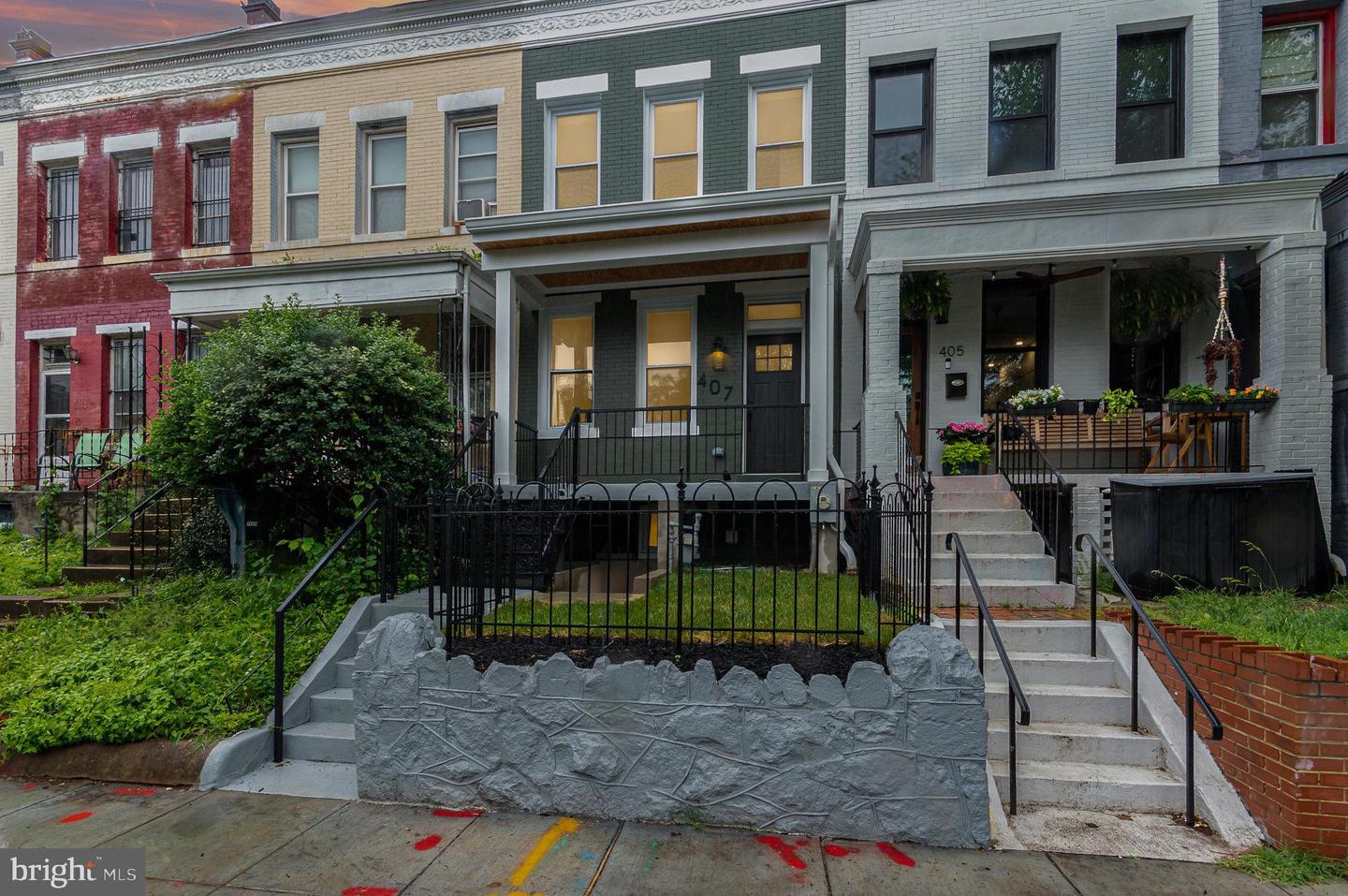 407 16TH ST SE, WASHINGTON, District Of Columbia 20003, 4 Bedrooms Bedrooms, ,3 BathroomsBathrooms,Residential,For sale,407 16TH ST SE,DCDC2198036 MLS # DCDC2198036
