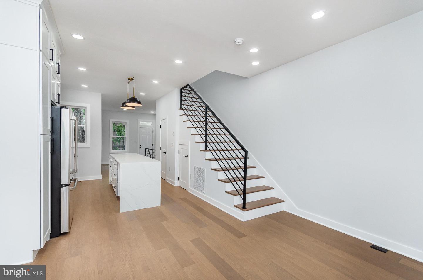 407 16TH ST SE, WASHINGTON, District Of Columbia 20003, 4 Bedrooms Bedrooms, ,3 BathroomsBathrooms,Residential,For sale,407 16TH ST SE,DCDC2198036 MLS # DCDC2198036