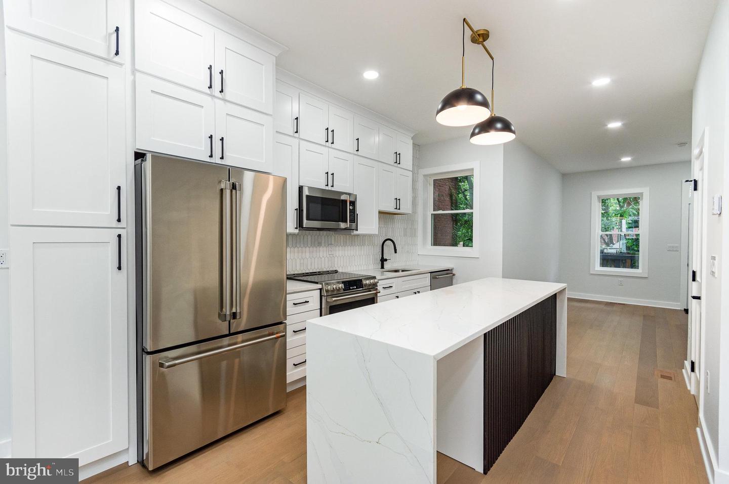 407 16TH ST SE, WASHINGTON, District Of Columbia 20003, 4 Bedrooms Bedrooms, ,3 BathroomsBathrooms,Residential,For sale,407 16TH ST SE,DCDC2198036 MLS # DCDC2198036