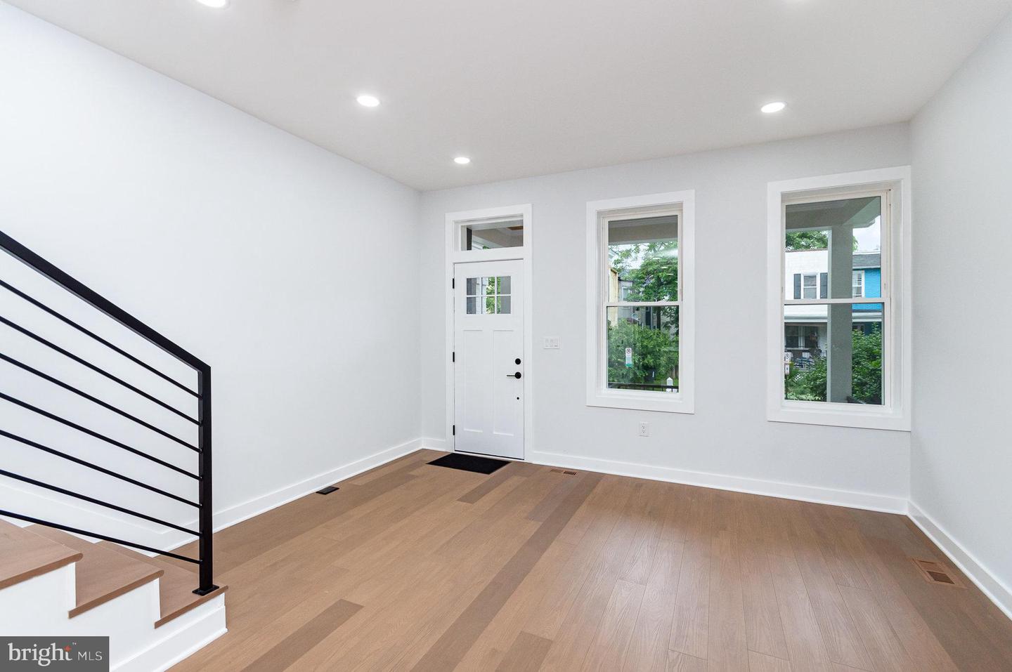 407 16TH ST SE, WASHINGTON, District Of Columbia 20003, 4 Bedrooms Bedrooms, ,3 BathroomsBathrooms,Residential,For sale,407 16TH ST SE,DCDC2198036 MLS # DCDC2198036
