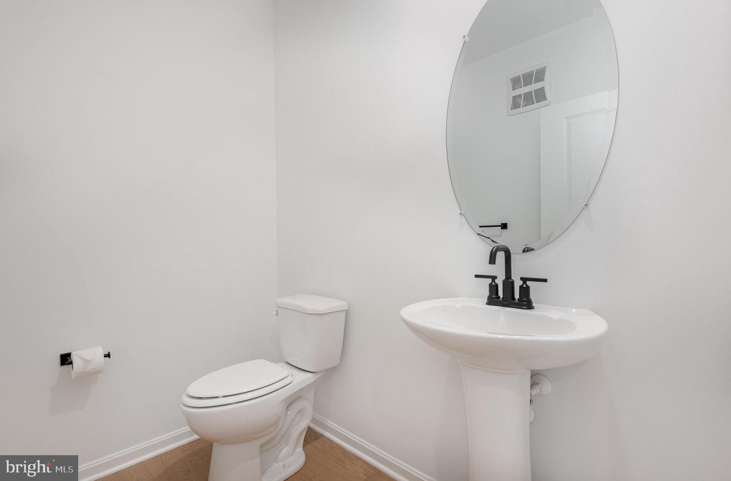 13970 ENGLEFIELD DR #207, WOODBRIDGE, Virginia 22193, 2 Bedrooms Bedrooms, ,2 BathroomsBathrooms,Residential,For sale,13970 ENGLEFIELD DR #207,VAPW2093544 MLS # VAPW2093544