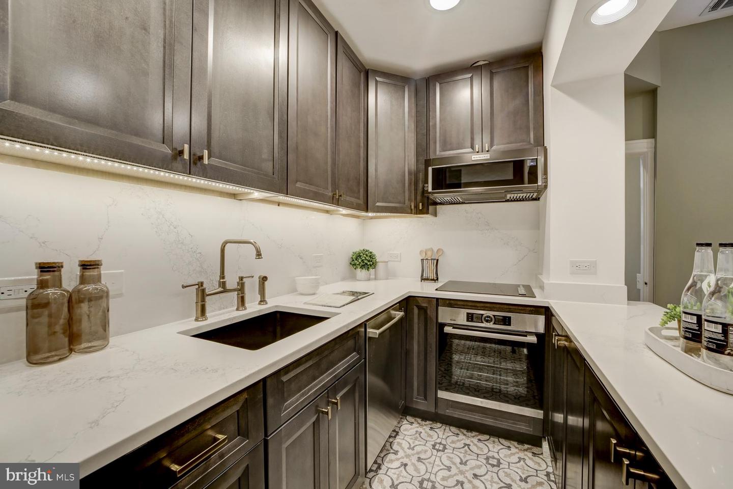1768 CHURCH ST NW #B, WASHINGTON, District Of Columbia 20036, 2 Bedrooms Bedrooms, ,1 BathroomBathrooms,Residential,For sale,1768 CHURCH ST NW #B,DCDC2198762 MLS # DCDC2198762