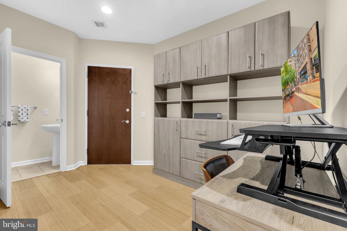 444 W BROAD ST #407, FALLS CHURCH, Virginia 22046, 2 Bedrooms Bedrooms, ,2 BathroomsBathrooms,Residential,For sale,444 W BROAD ST #407,VAFA2002960 MLS # VAFA2002960
