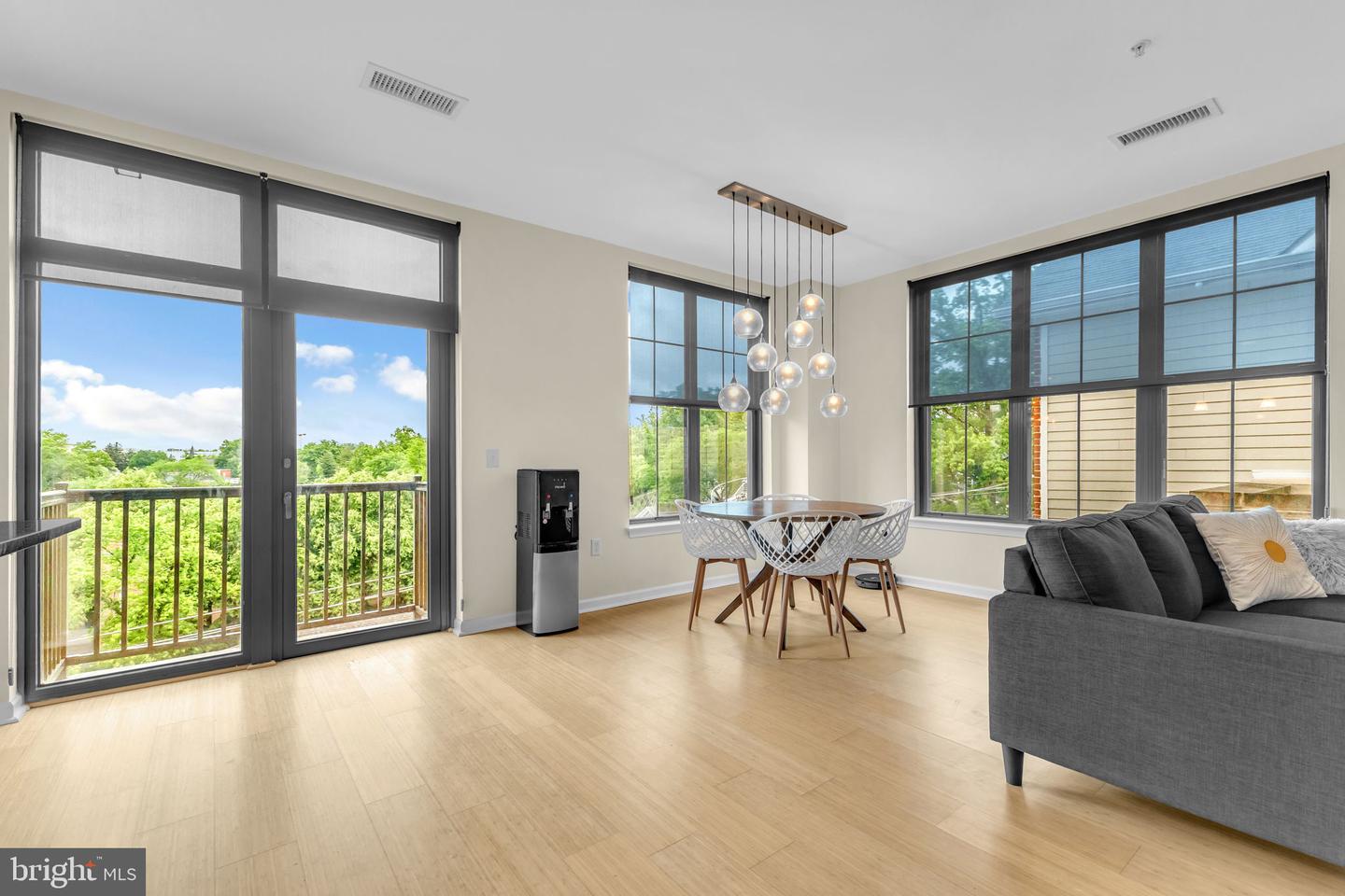 444 W BROAD ST #407, FALLS CHURCH, Virginia 22046, 2 Bedrooms Bedrooms, ,2 BathroomsBathrooms,Residential,For sale,444 W BROAD ST #407,VAFA2002960 MLS # VAFA2002960