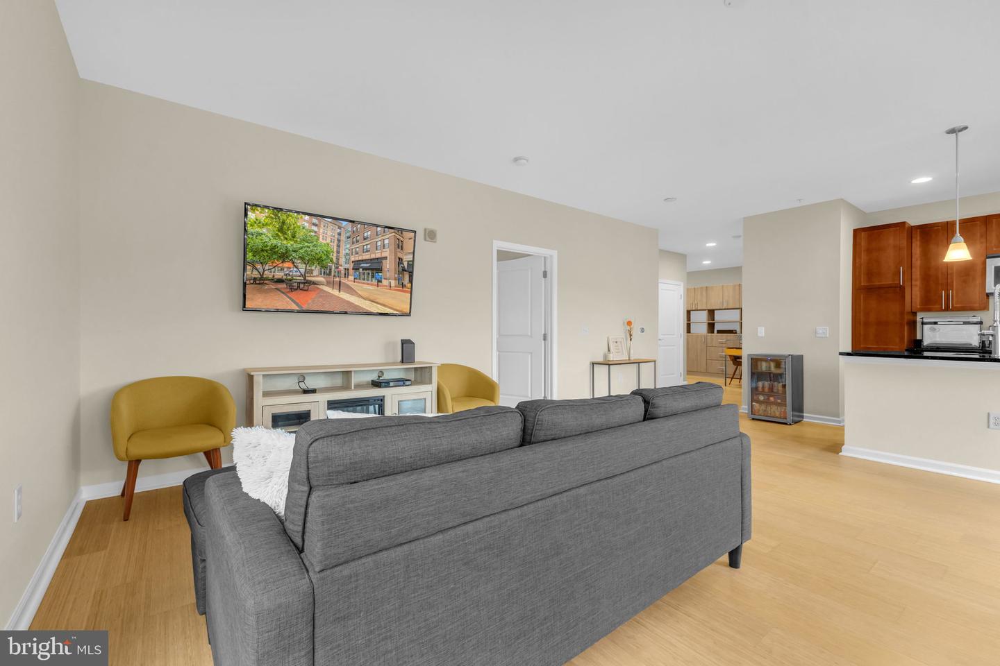 444 W BROAD ST #407, FALLS CHURCH, Virginia 22046, 2 Bedrooms Bedrooms, ,2 BathroomsBathrooms,Residential,For sale,444 W BROAD ST #407,VAFA2002960 MLS # VAFA2002960
