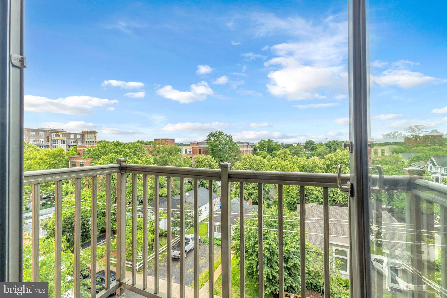 444 W BROAD ST #407, FALLS CHURCH, Virginia 22046, 2 Bedrooms Bedrooms, ,2 BathroomsBathrooms,Residential,For sale,444 W BROAD ST #407,VAFA2002960 MLS # VAFA2002960