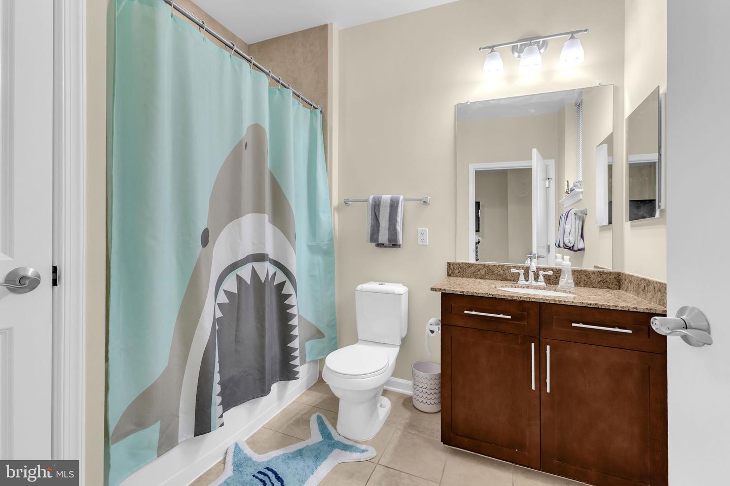 444 W BROAD ST #407, FALLS CHURCH, Virginia 22046, 2 Bedrooms Bedrooms, ,2 BathroomsBathrooms,Residential,For sale,444 W BROAD ST #407,VAFA2002960 MLS # VAFA2002960