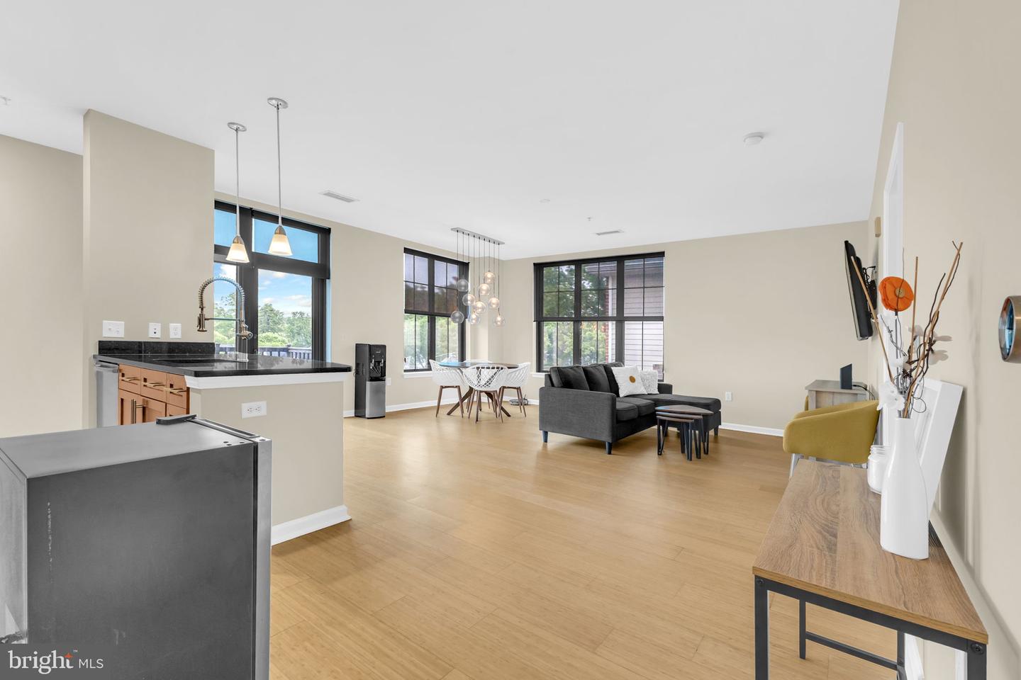 444 W BROAD ST #407, FALLS CHURCH, Virginia 22046, 2 Bedrooms Bedrooms, ,2 BathroomsBathrooms,Residential,For sale,444 W BROAD ST #407,VAFA2002960 MLS # VAFA2002960