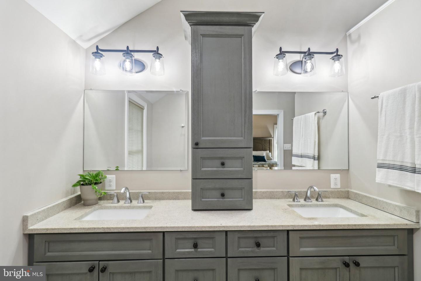 1812 YOUNGBLOOD ST, MCLEAN, Virginia 22101, 4 Bedrooms Bedrooms, ,3 BathroomsBathrooms,Residential,For sale,1812 YOUNGBLOOD ST,VAFX2238360 MLS # VAFX2238360