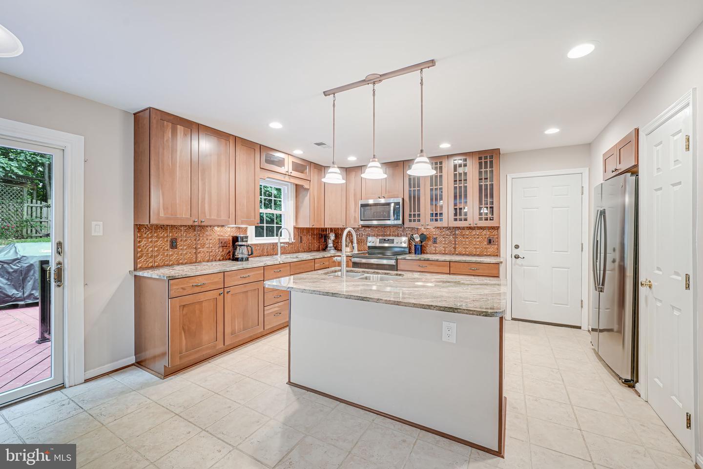 8008 OAK HOLLOW LN, FAIRFAX STATION, Virginia 22039, 4 Bedrooms Bedrooms, ,3 BathroomsBathrooms,Residential,For sale,8008 OAK HOLLOW LN,VAFX2238528 MLS # VAFX2238528