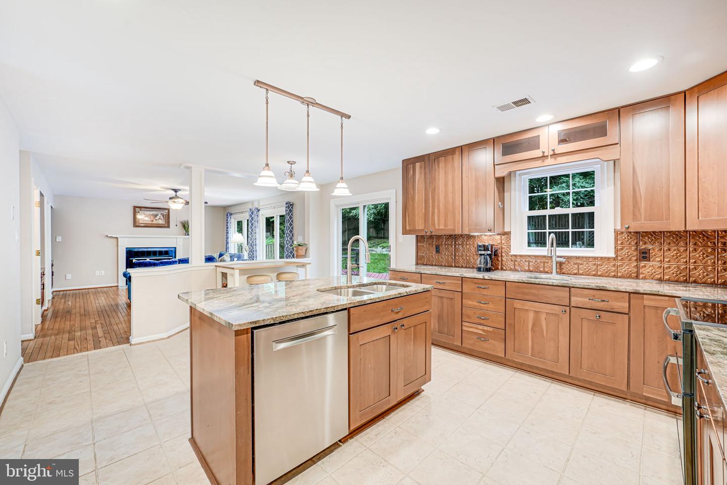 8008 OAK HOLLOW LN, FAIRFAX STATION, Virginia 22039, 4 Bedrooms Bedrooms, ,3 BathroomsBathrooms,Residential,For sale,8008 OAK HOLLOW LN,VAFX2238528 MLS # VAFX2238528