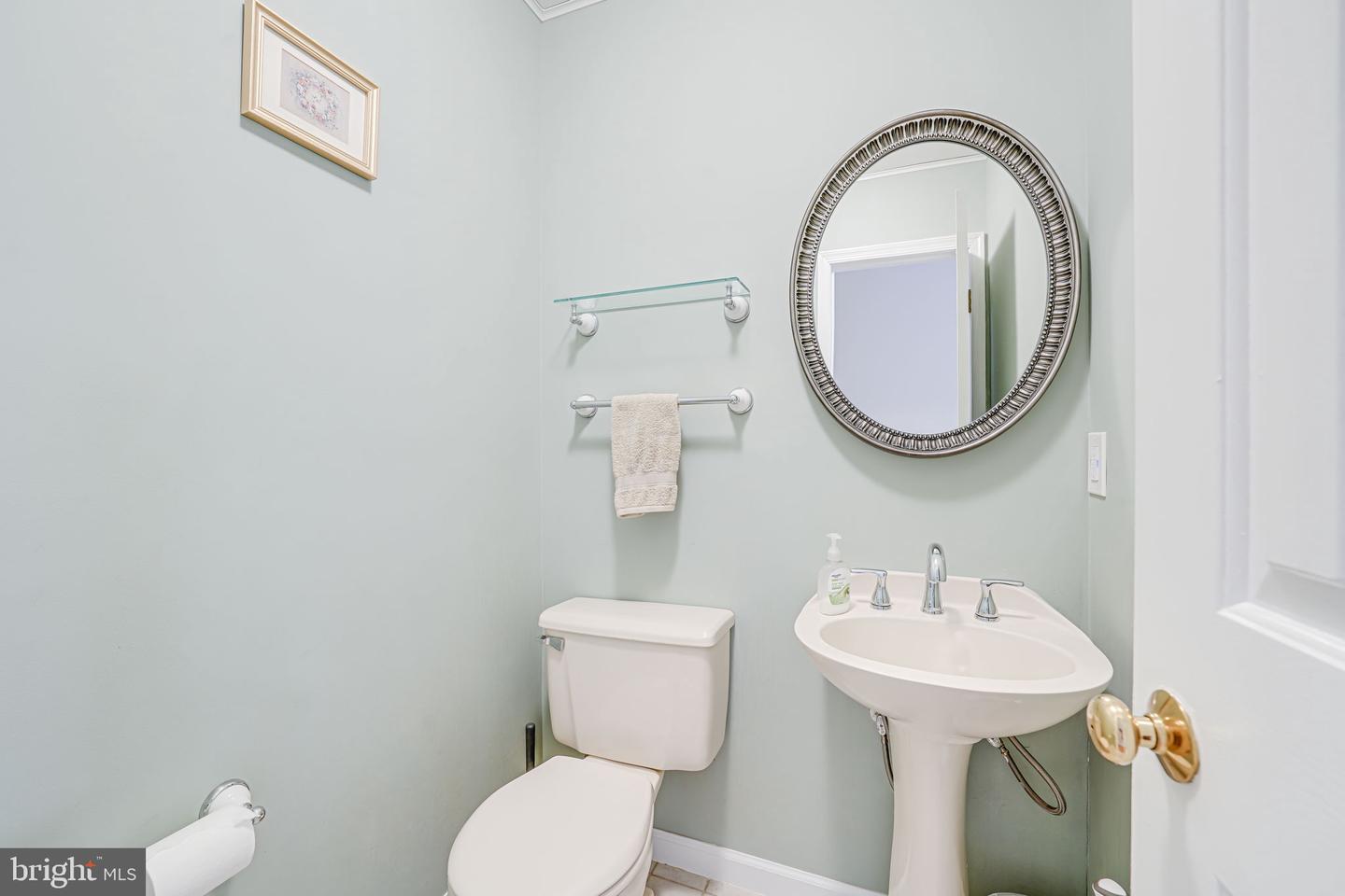 8008 OAK HOLLOW LN, FAIRFAX STATION, Virginia 22039, 4 Bedrooms Bedrooms, ,3 BathroomsBathrooms,Residential,For sale,8008 OAK HOLLOW LN,VAFX2238528 MLS # VAFX2238528