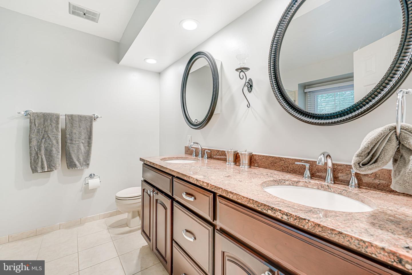 8008 OAK HOLLOW LN, FAIRFAX STATION, Virginia 22039, 4 Bedrooms Bedrooms, ,3 BathroomsBathrooms,Residential,For sale,8008 OAK HOLLOW LN,VAFX2238528 MLS # VAFX2238528
