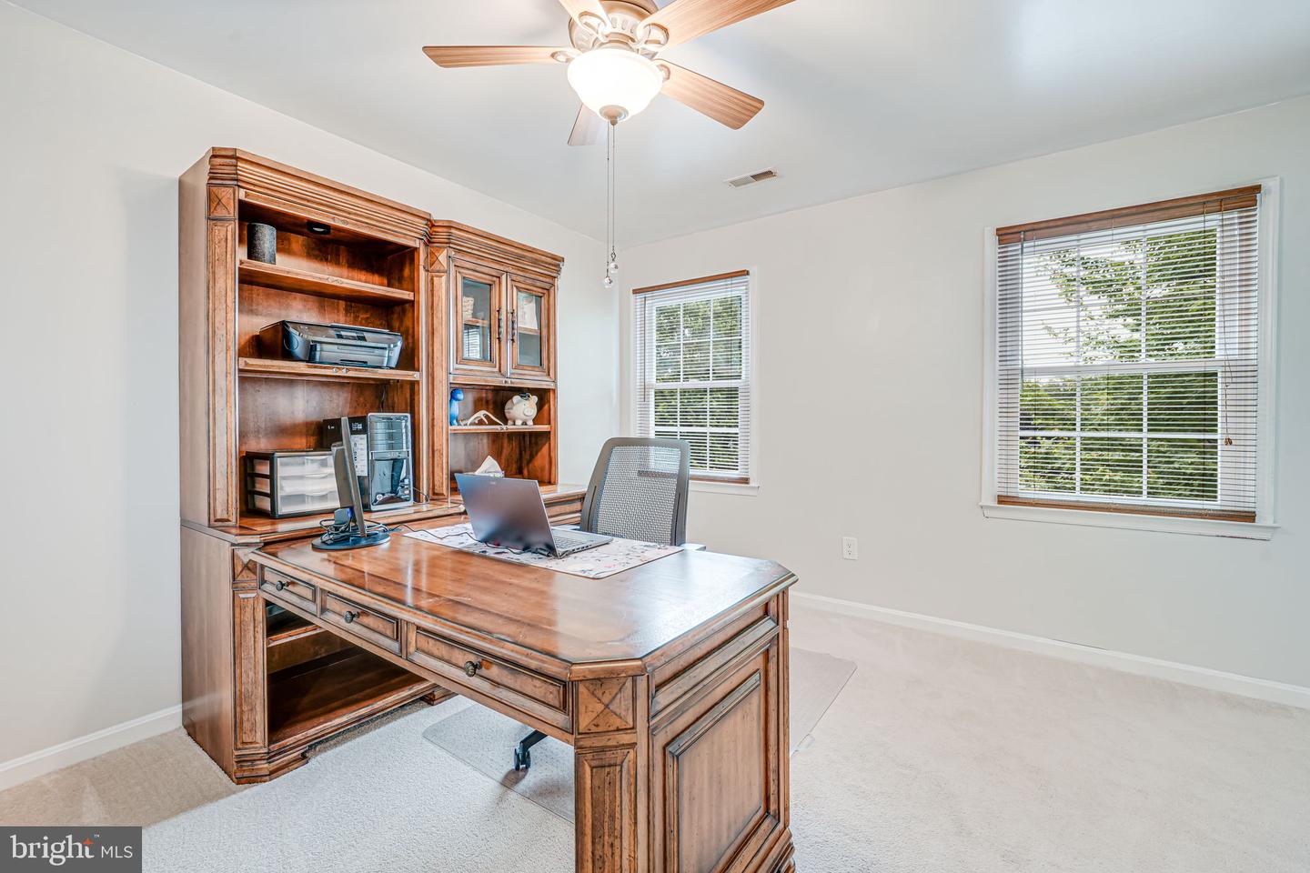 8008 OAK HOLLOW LN, FAIRFAX STATION, Virginia 22039, 4 Bedrooms Bedrooms, ,3 BathroomsBathrooms,Residential,For sale,8008 OAK HOLLOW LN,VAFX2238528 MLS # VAFX2238528