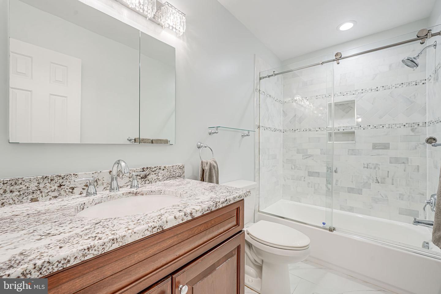 8008 OAK HOLLOW LN, FAIRFAX STATION, Virginia 22039, 4 Bedrooms Bedrooms, ,3 BathroomsBathrooms,Residential,For sale,8008 OAK HOLLOW LN,VAFX2238528 MLS # VAFX2238528