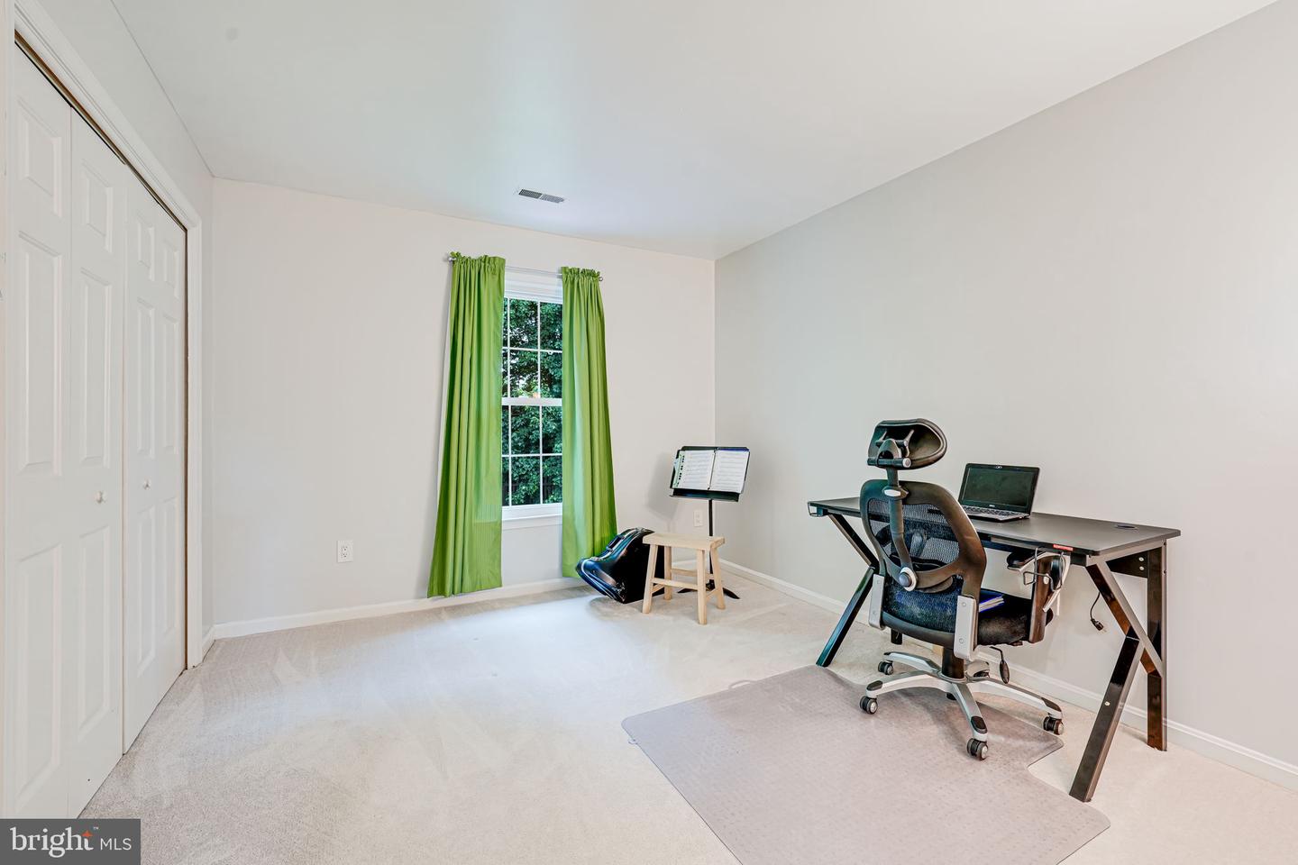 8008 OAK HOLLOW LN, FAIRFAX STATION, Virginia 22039, 4 Bedrooms Bedrooms, ,3 BathroomsBathrooms,Residential,For sale,8008 OAK HOLLOW LN,VAFX2238528 MLS # VAFX2238528