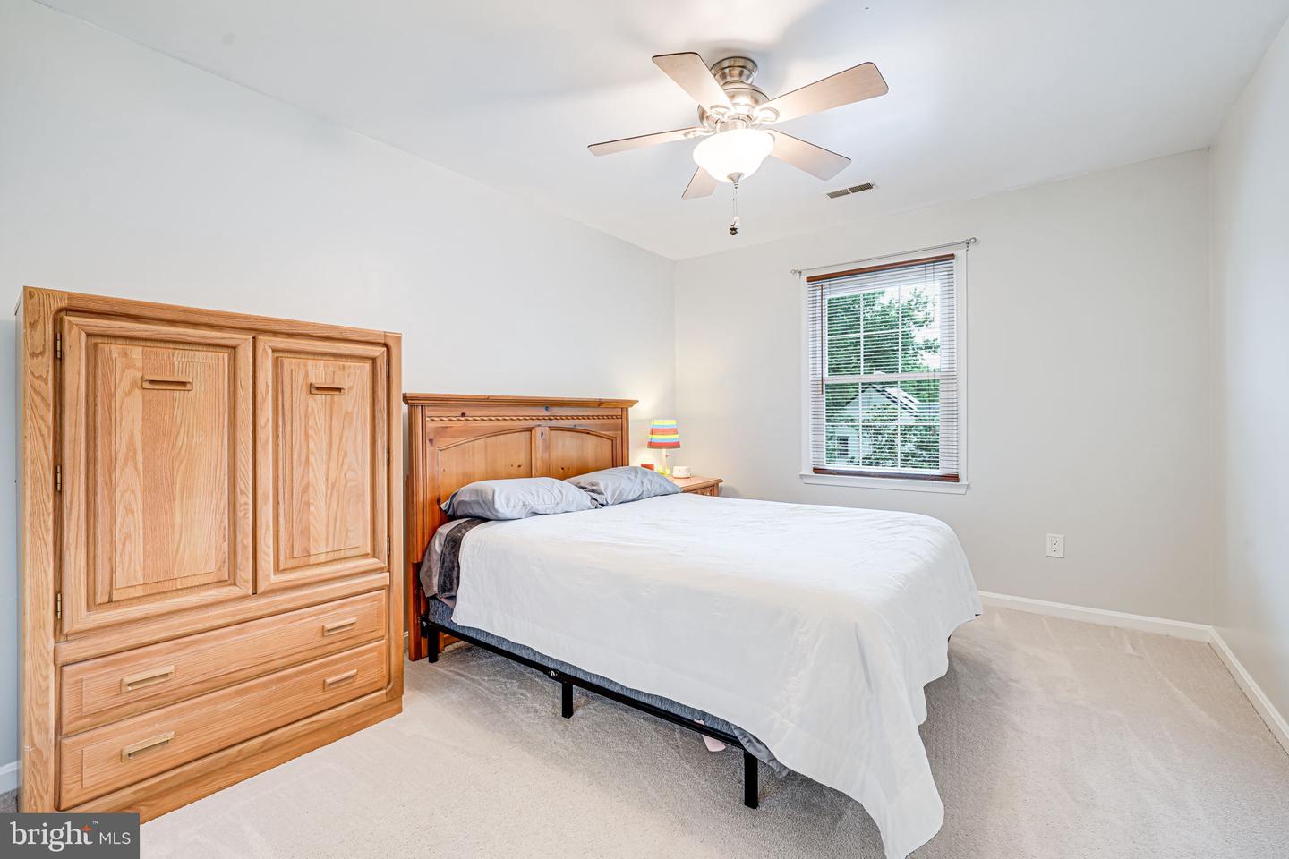 8008 OAK HOLLOW LN, FAIRFAX STATION, Virginia 22039, 4 Bedrooms Bedrooms, ,3 BathroomsBathrooms,Residential,For sale,8008 OAK HOLLOW LN,VAFX2238528 MLS # VAFX2238528