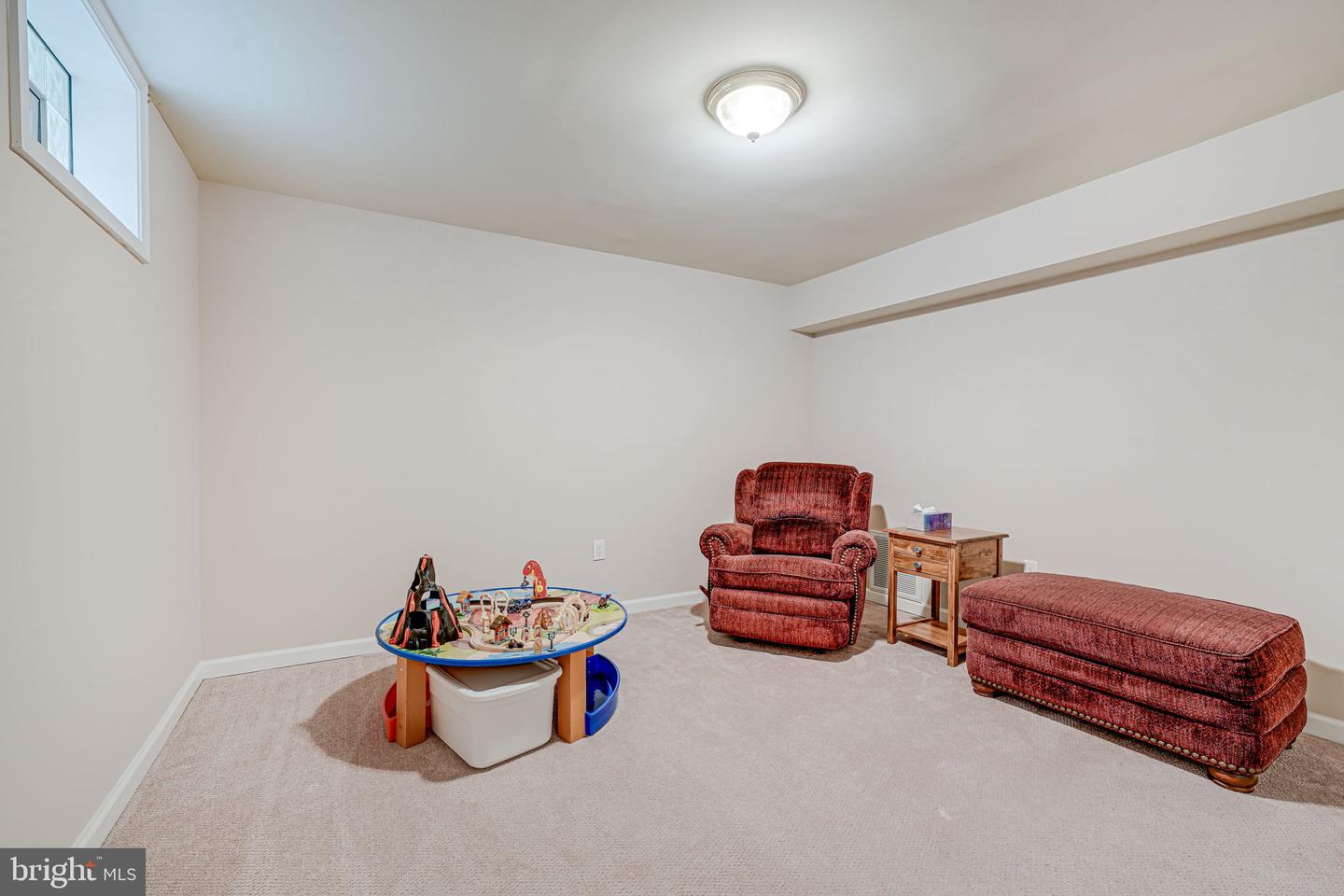 8008 OAK HOLLOW LN, FAIRFAX STATION, Virginia 22039, 4 Bedrooms Bedrooms, ,3 BathroomsBathrooms,Residential,For sale,8008 OAK HOLLOW LN,VAFX2238528 MLS # VAFX2238528