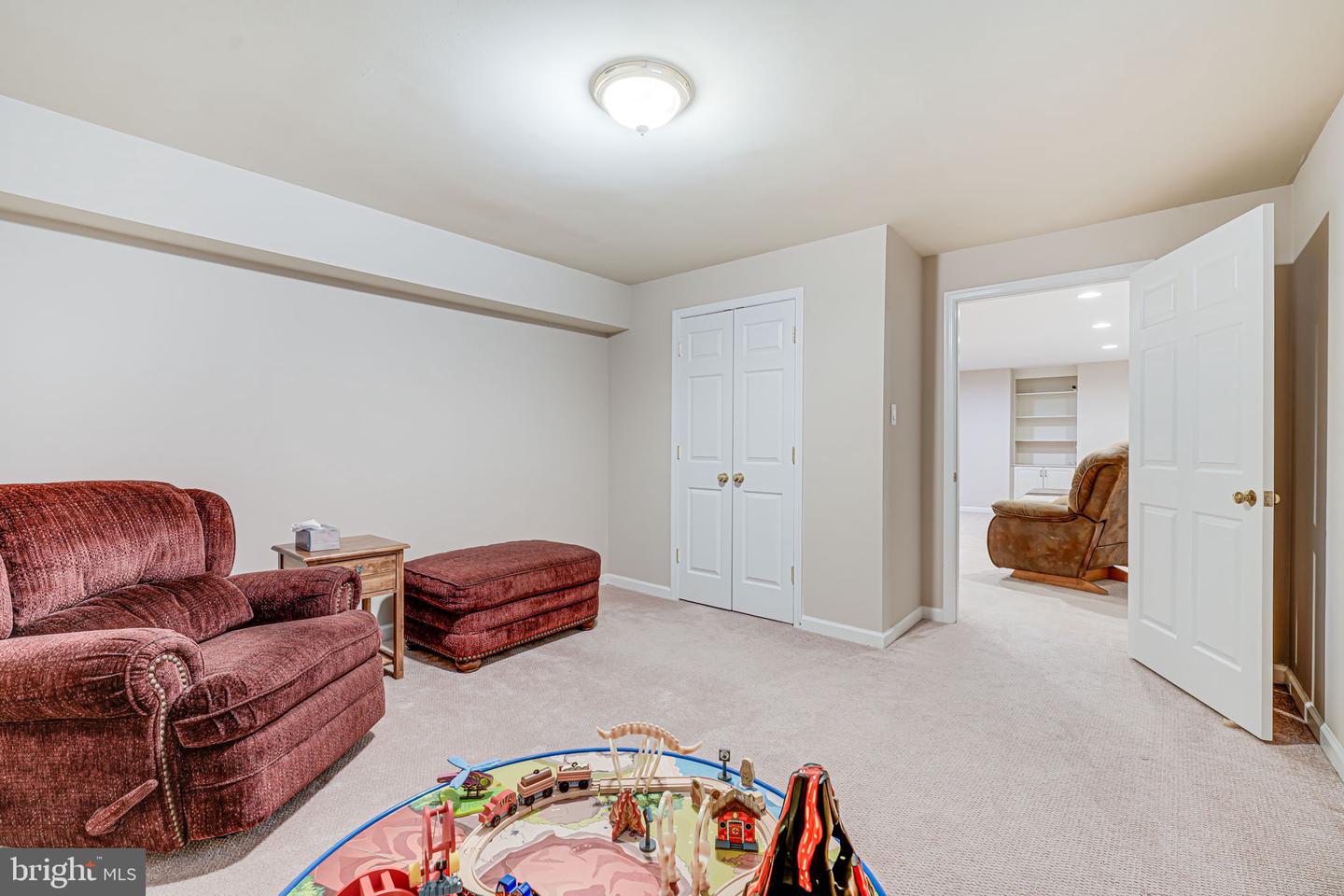 8008 OAK HOLLOW LN, FAIRFAX STATION, Virginia 22039, 4 Bedrooms Bedrooms, ,3 BathroomsBathrooms,Residential,For sale,8008 OAK HOLLOW LN,VAFX2238528 MLS # VAFX2238528