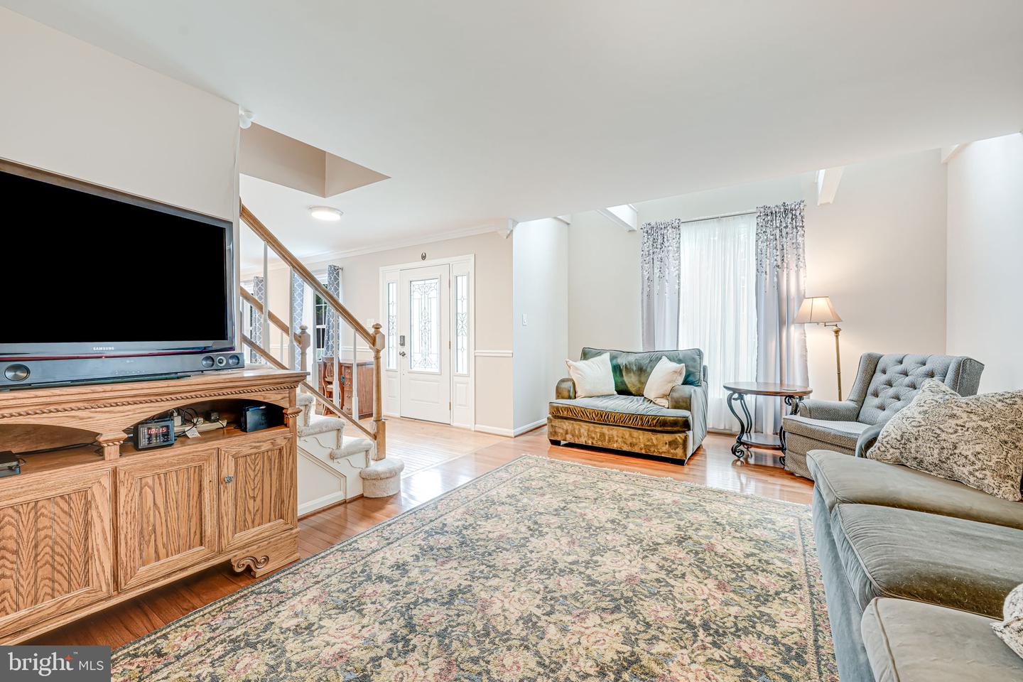 8008 OAK HOLLOW LN, FAIRFAX STATION, Virginia 22039, 4 Bedrooms Bedrooms, ,3 BathroomsBathrooms,Residential,For sale,8008 OAK HOLLOW LN,VAFX2238528 MLS # VAFX2238528