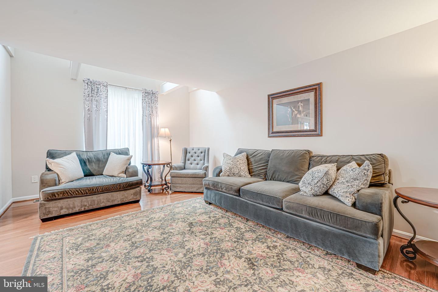 8008 OAK HOLLOW LN, FAIRFAX STATION, Virginia 22039, 4 Bedrooms Bedrooms, ,3 BathroomsBathrooms,Residential,For sale,8008 OAK HOLLOW LN,VAFX2238528 MLS # VAFX2238528