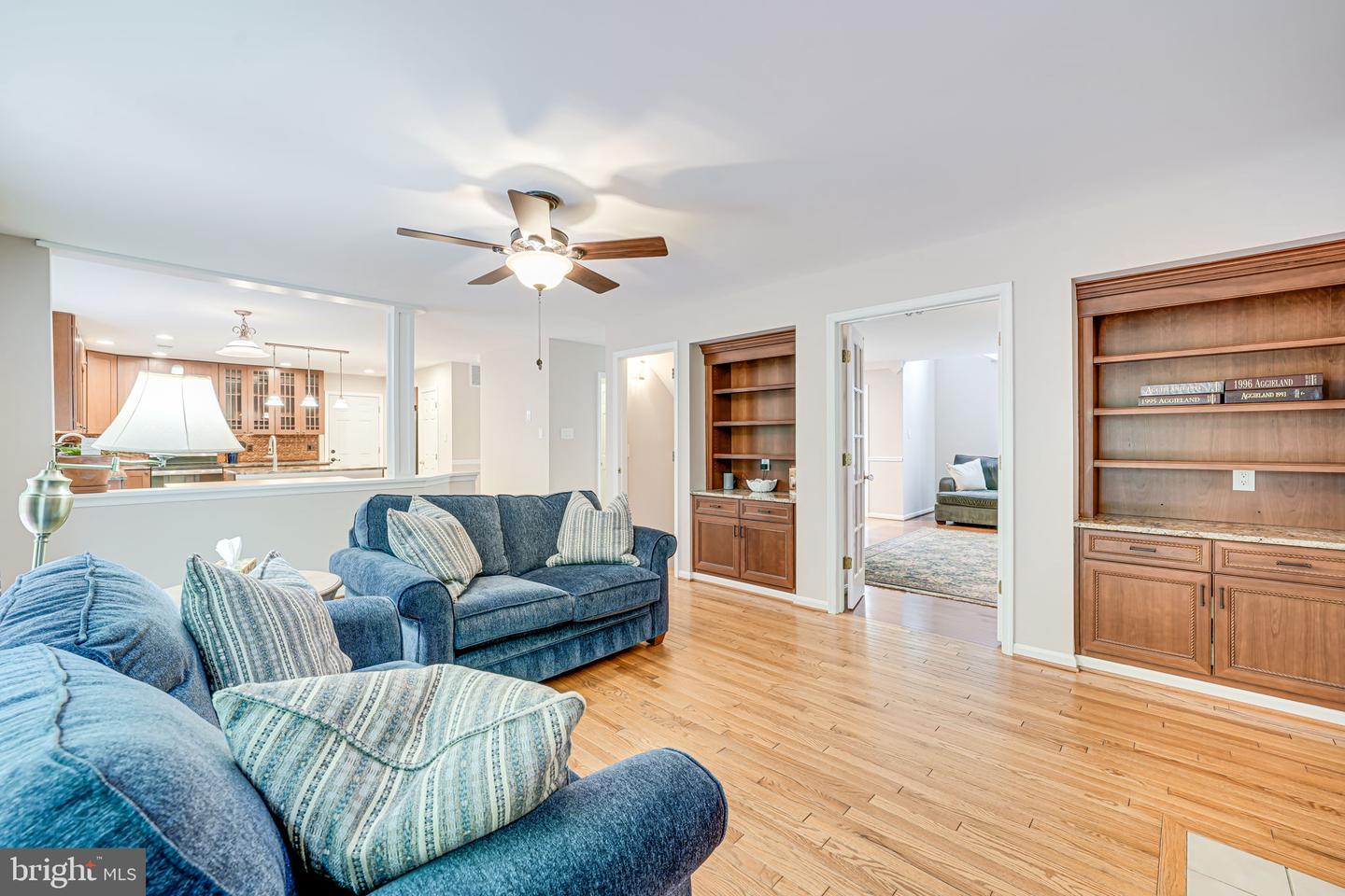 8008 OAK HOLLOW LN, FAIRFAX STATION, Virginia 22039, 4 Bedrooms Bedrooms, ,3 BathroomsBathrooms,Residential,For sale,8008 OAK HOLLOW LN,VAFX2238528 MLS # VAFX2238528