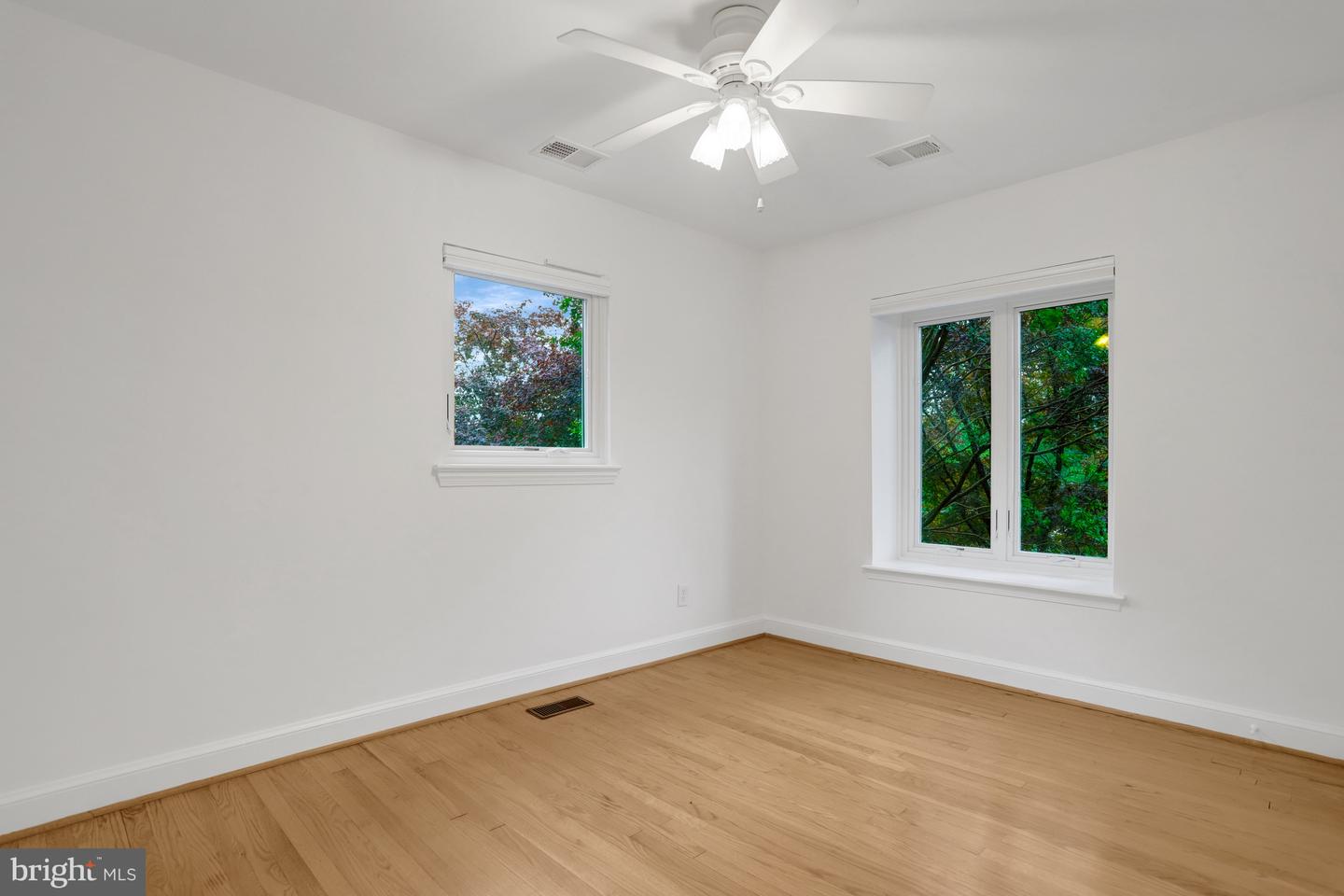 5018 36TH ST N, ARLINGTON, Virginia 22207, 4 Bedrooms Bedrooms, ,3 BathroomsBathrooms,Residential,For sale,5018 36TH ST N,VAAR2057092 MLS # VAAR2057092