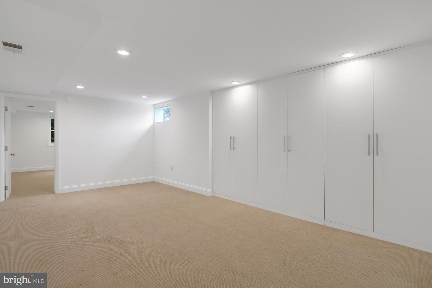 5018 36TH ST N, ARLINGTON, Virginia 22207, 4 Bedrooms Bedrooms, ,3 BathroomsBathrooms,Residential,For sale,5018 36TH ST N,VAAR2057092 MLS # VAAR2057092