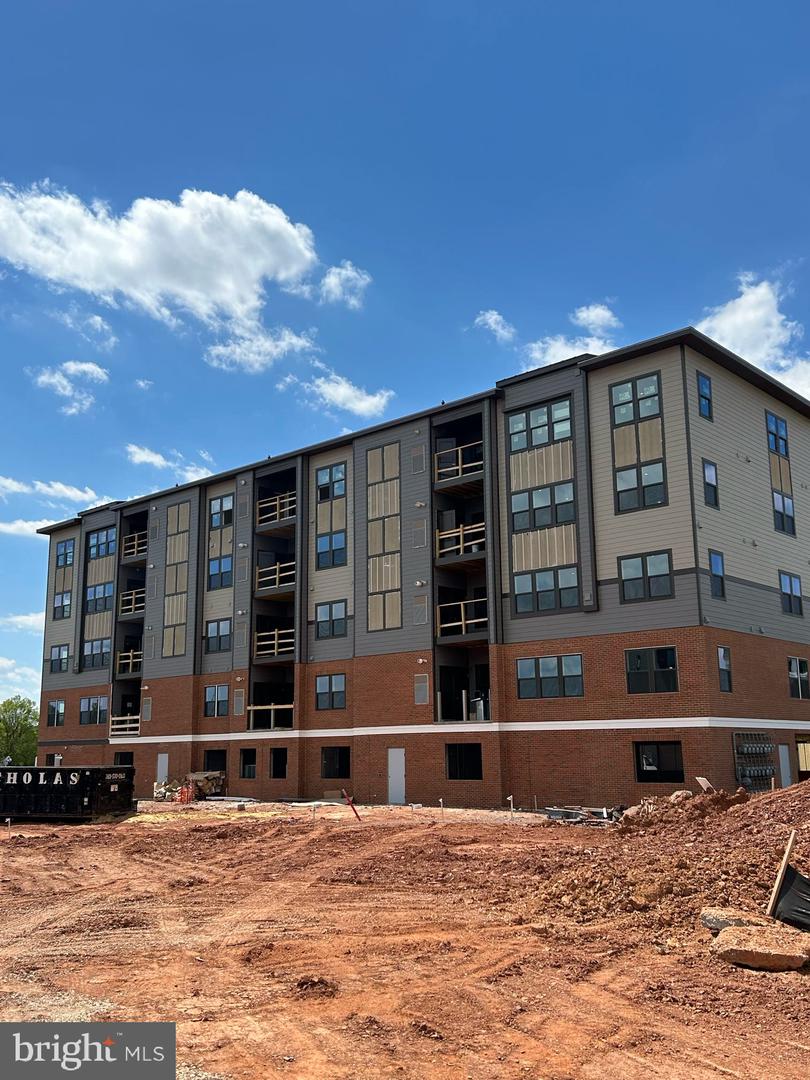 14401 MILK THISTLE LN #341 - EMERALD SEPT, CHANTILLY, Virginia 20151, 2 Bedrooms Bedrooms, ,2 BathroomsBathrooms,Residential,For sale,14401 MILK THISTLE LN #341 - EMERALD SEPT,VAFX2239014 MLS # VAFX2239014