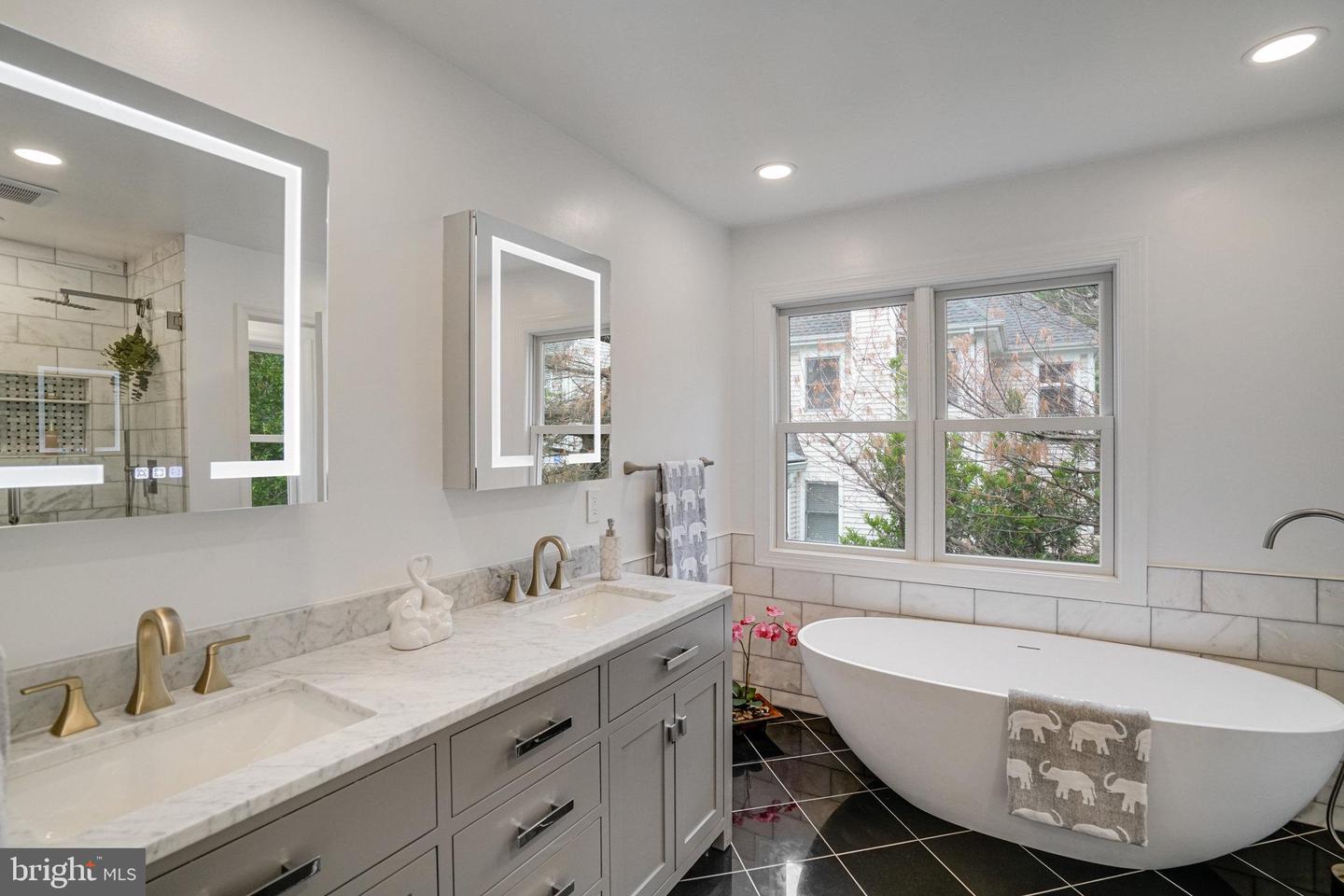 6869 WASHINGTON BLVD, ARLINGTON, Virginia 22213, 6 Bedrooms Bedrooms, 17 Rooms Rooms,3 BathroomsBathrooms,Residential,For sale,6869 WASHINGTON BLVD,VAAR2057114 MLS # VAAR2057114