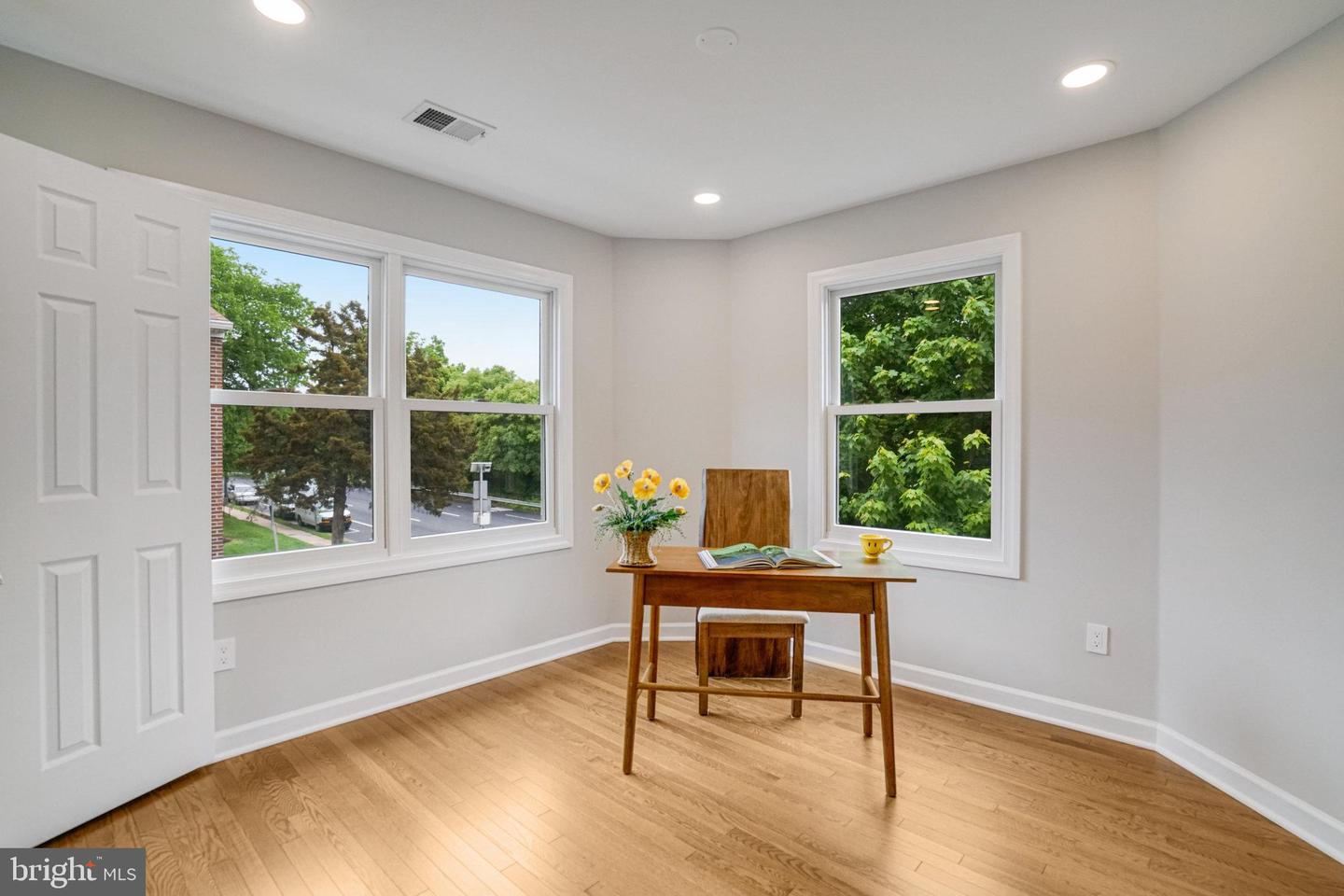 6869 WASHINGTON BLVD, ARLINGTON, Virginia 22213, 6 Bedrooms Bedrooms, 17 Rooms Rooms,3 BathroomsBathrooms,Residential,For sale,6869 WASHINGTON BLVD,VAAR2057114 MLS # VAAR2057114