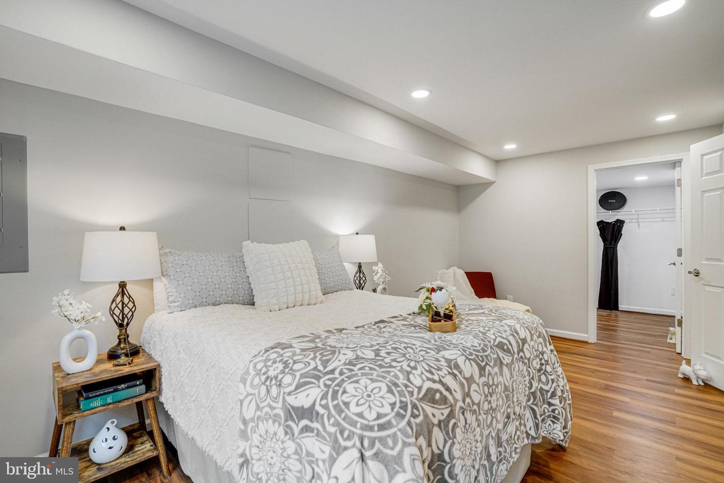 6869 WASHINGTON BLVD, ARLINGTON, Virginia 22213, 6 Bedrooms Bedrooms, 17 Rooms Rooms,3 BathroomsBathrooms,Residential,For sale,6869 WASHINGTON BLVD,VAAR2057114 MLS # VAAR2057114