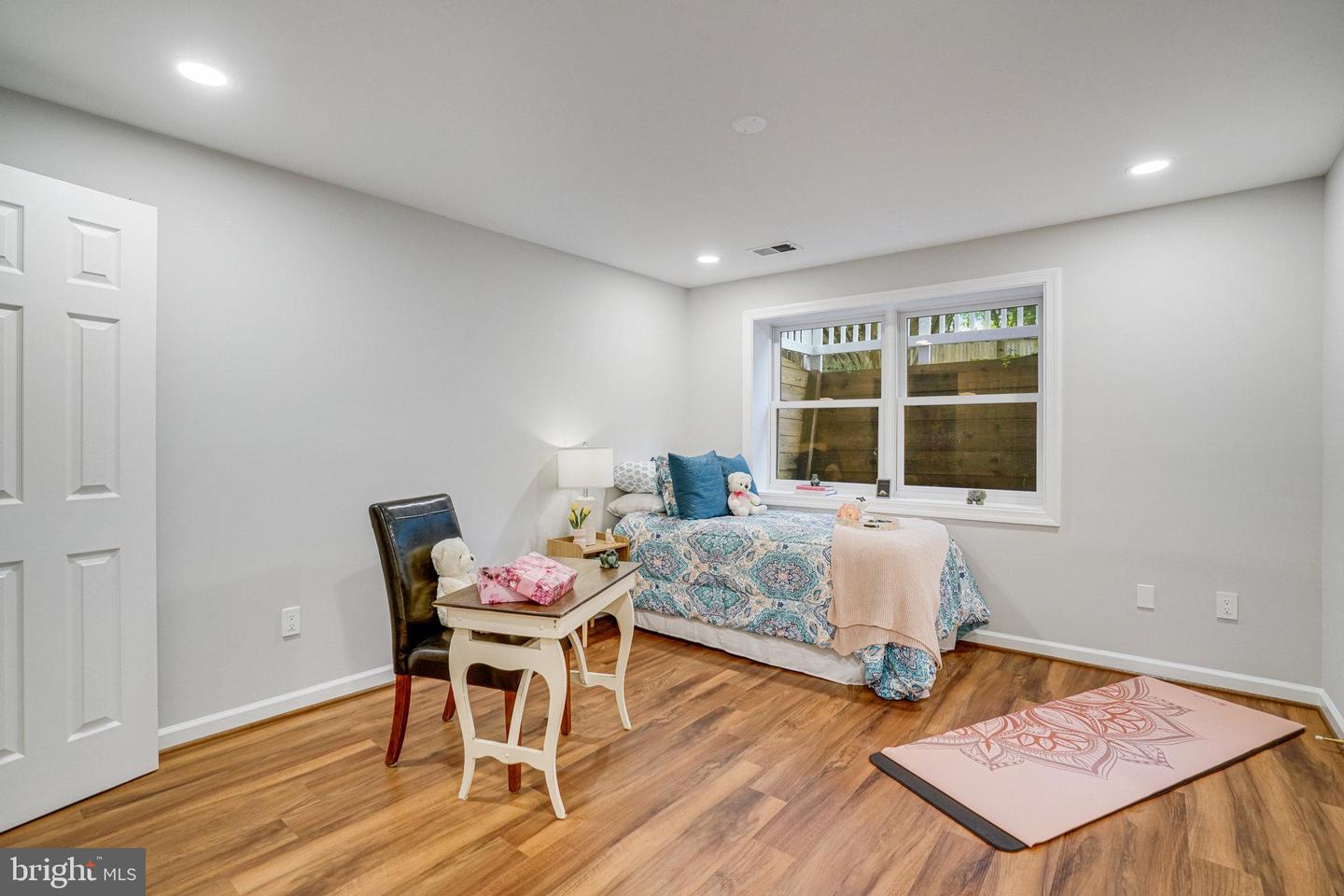 6869 WASHINGTON BLVD, ARLINGTON, Virginia 22213, 6 Bedrooms Bedrooms, 17 Rooms Rooms,3 BathroomsBathrooms,Residential,For sale,6869 WASHINGTON BLVD,VAAR2057114 MLS # VAAR2057114