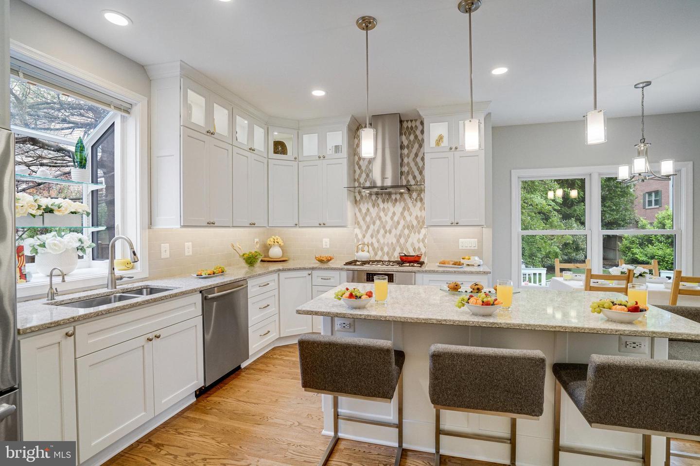 6869 WASHINGTON BLVD, ARLINGTON, Virginia 22213, 6 Bedrooms Bedrooms, 17 Rooms Rooms,3 BathroomsBathrooms,Residential,For sale,6869 WASHINGTON BLVD,VAAR2057114 MLS # VAAR2057114