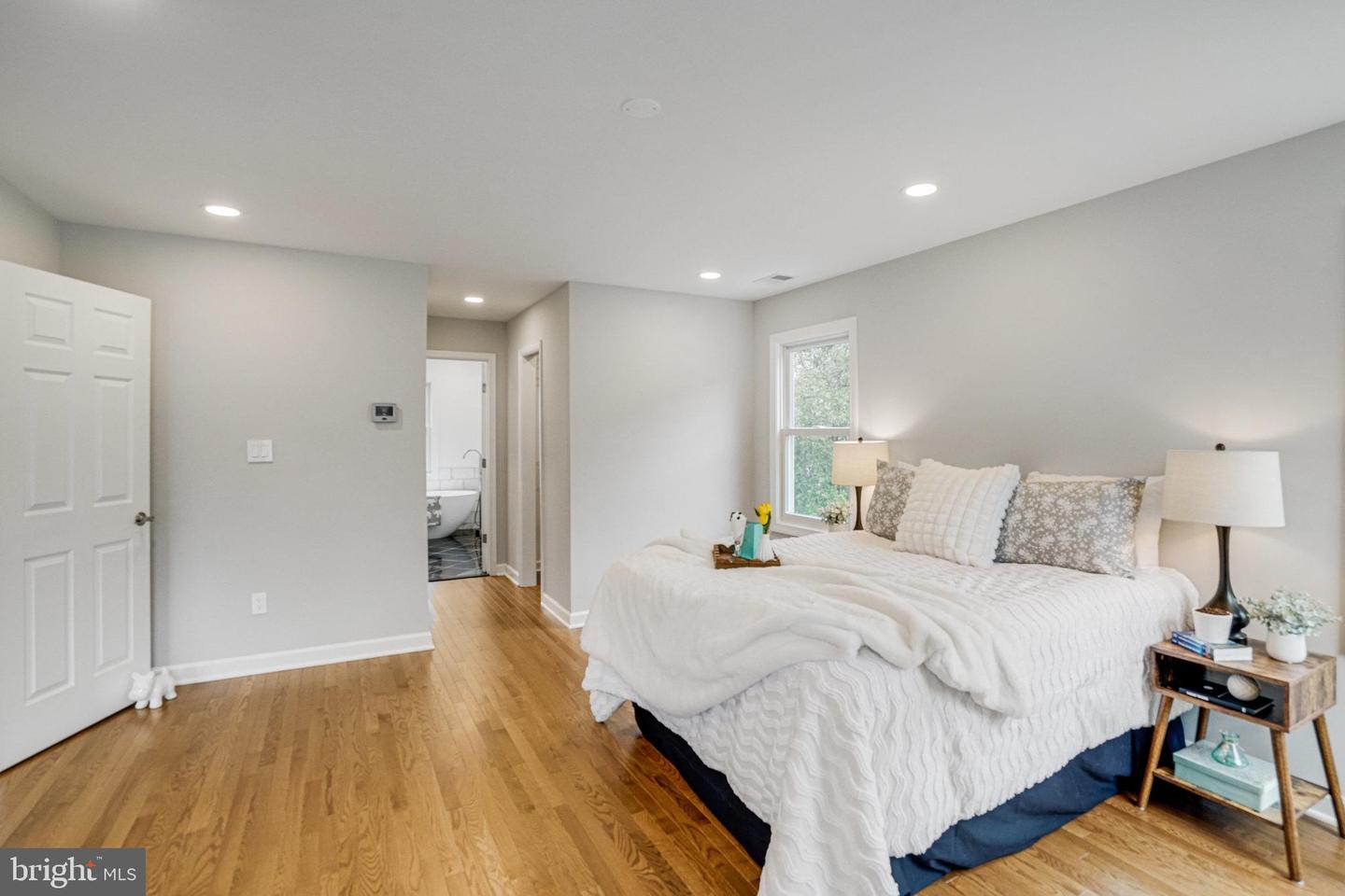 6869 WASHINGTON BLVD, ARLINGTON, Virginia 22213, 6 Bedrooms Bedrooms, 17 Rooms Rooms,3 BathroomsBathrooms,Residential,For sale,6869 WASHINGTON BLVD,VAAR2057114 MLS # VAAR2057114