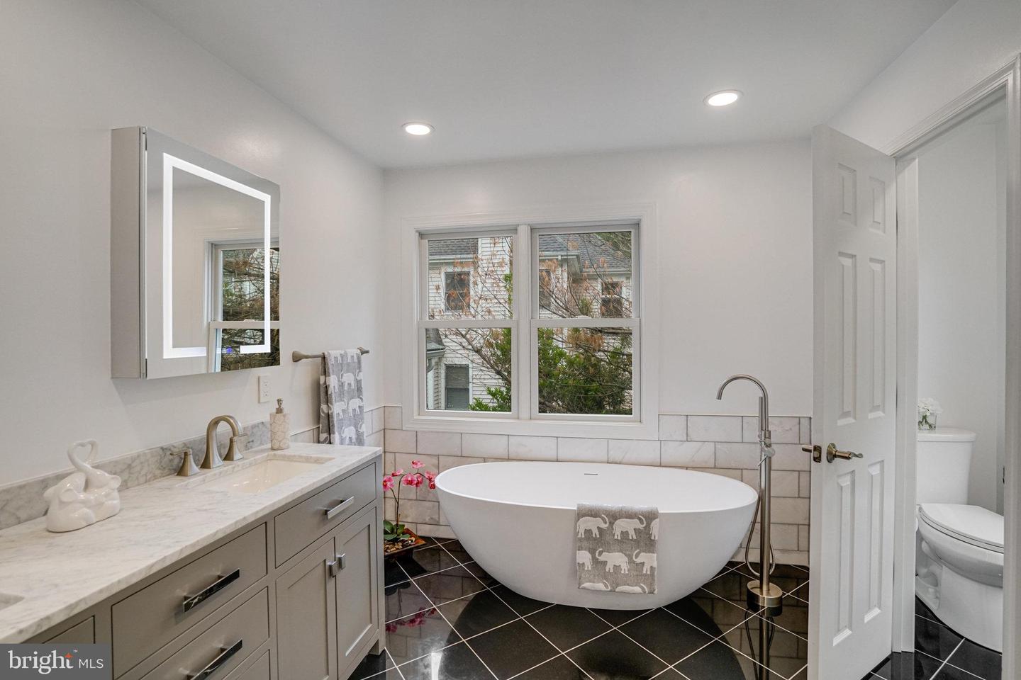 6869 WASHINGTON BLVD, ARLINGTON, Virginia 22213, 6 Bedrooms Bedrooms, 17 Rooms Rooms,3 BathroomsBathrooms,Residential,For sale,6869 WASHINGTON BLVD,VAAR2057114 MLS # VAAR2057114