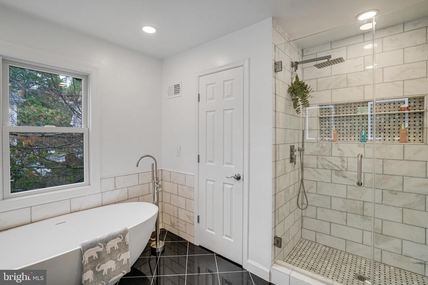 6869 WASHINGTON BLVD, ARLINGTON, Virginia 22213, 6 Bedrooms Bedrooms, 17 Rooms Rooms,3 BathroomsBathrooms,Residential,For sale,6869 WASHINGTON BLVD,VAAR2057114 MLS # VAAR2057114